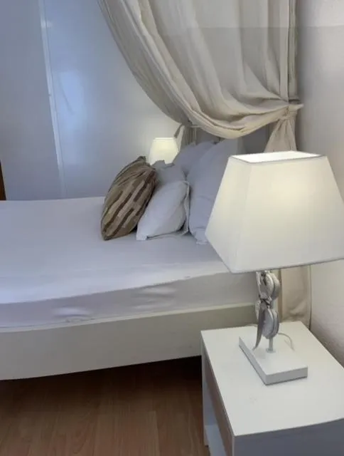 Bed in Villa Bougenvilia Tomas