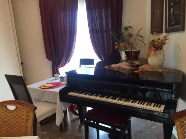 Breakfast in Villa Bougenvilia Tomas