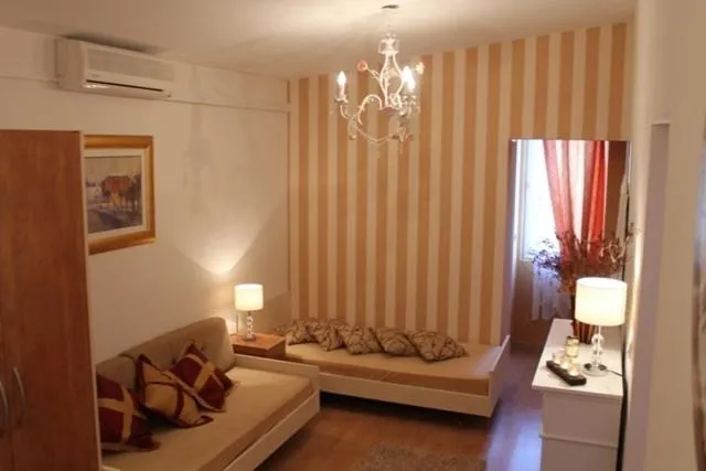 Decorative detail, Bed in Villa Bougenvilia Tomas