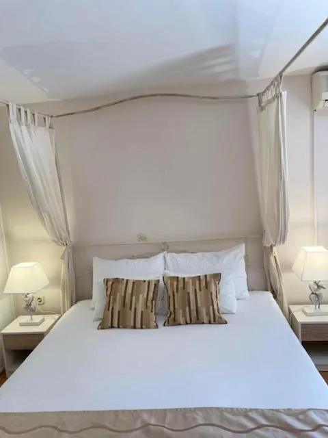 Bed in Villa Bougenvilia Tomas