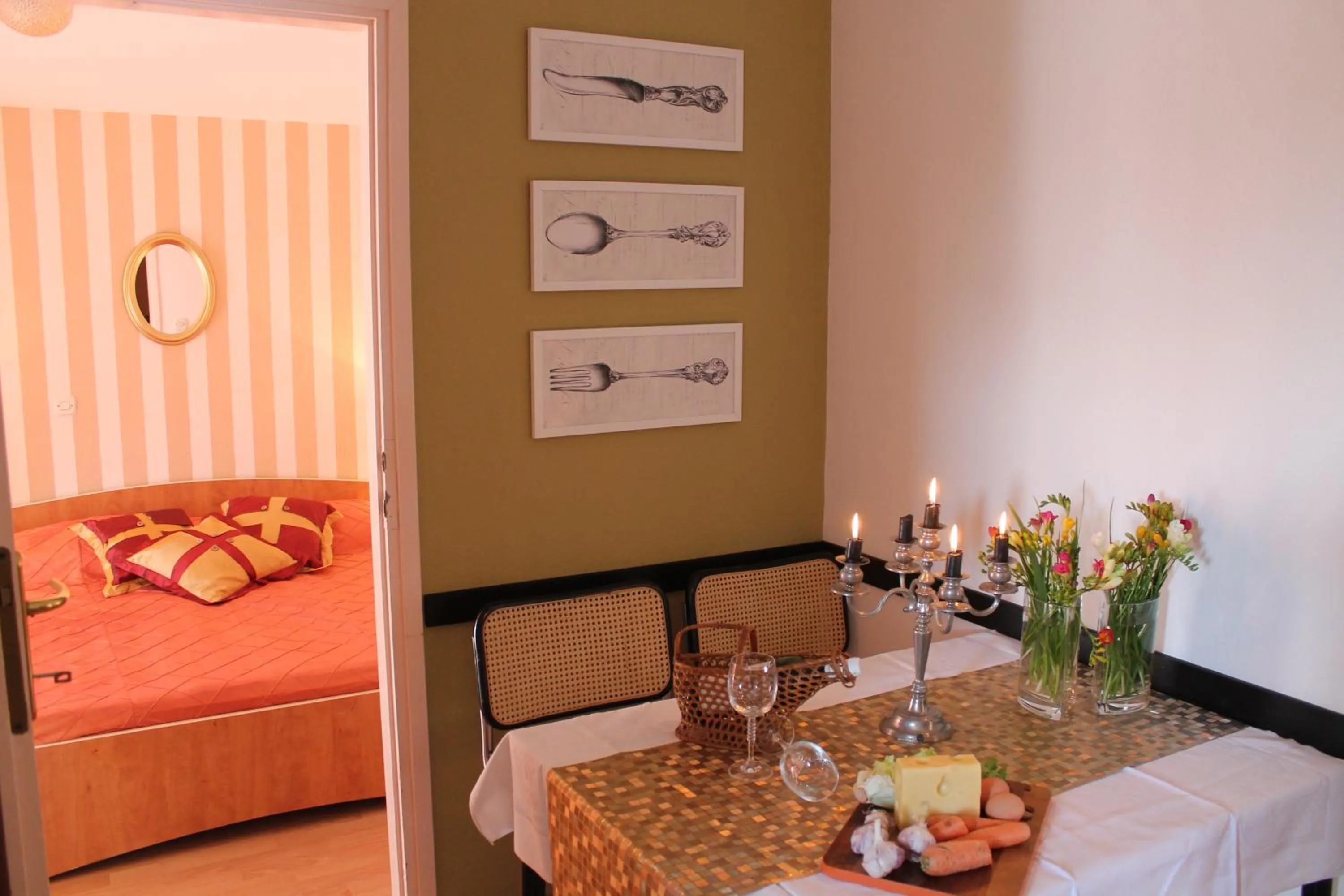 Dining area, Bed in Villa Bougenvilia Tomas