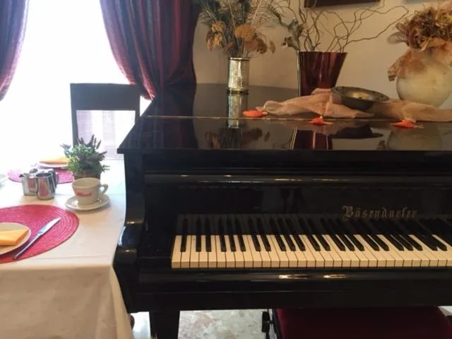 Breakfast in Villa Bougenvilia Tomas