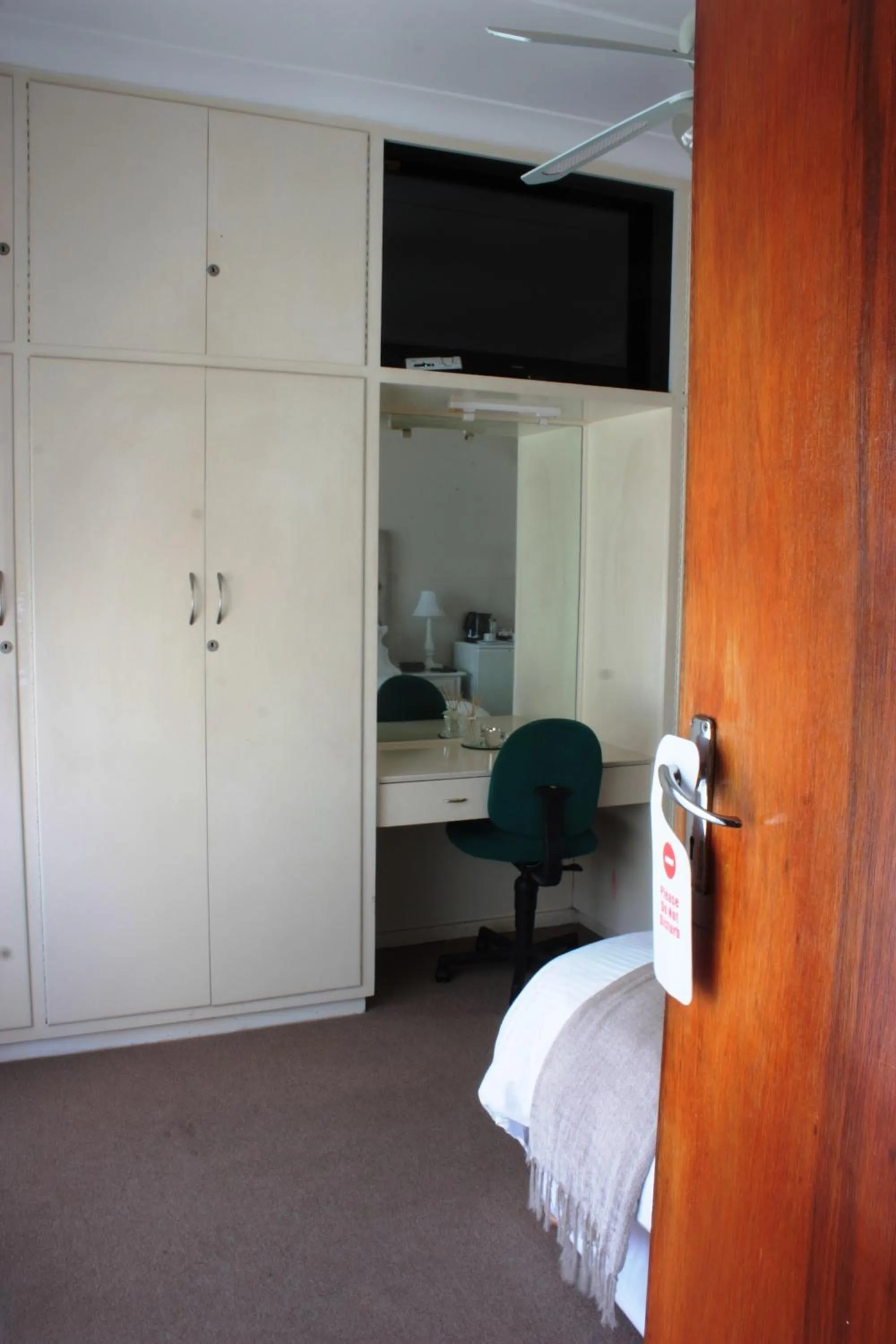 wardrobe in Sunnyridge Lodge