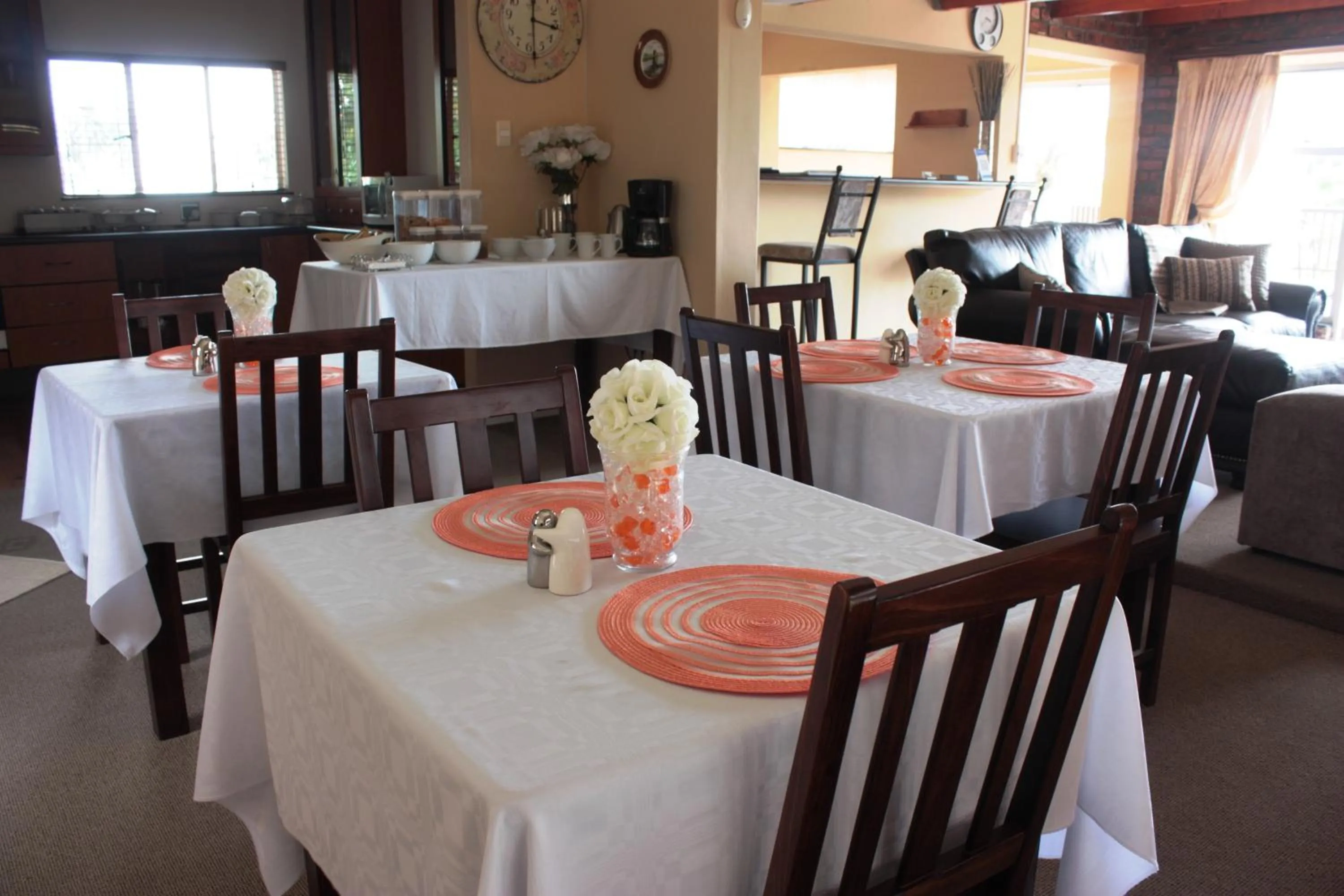 Dining area in Sunnyridge Lodge