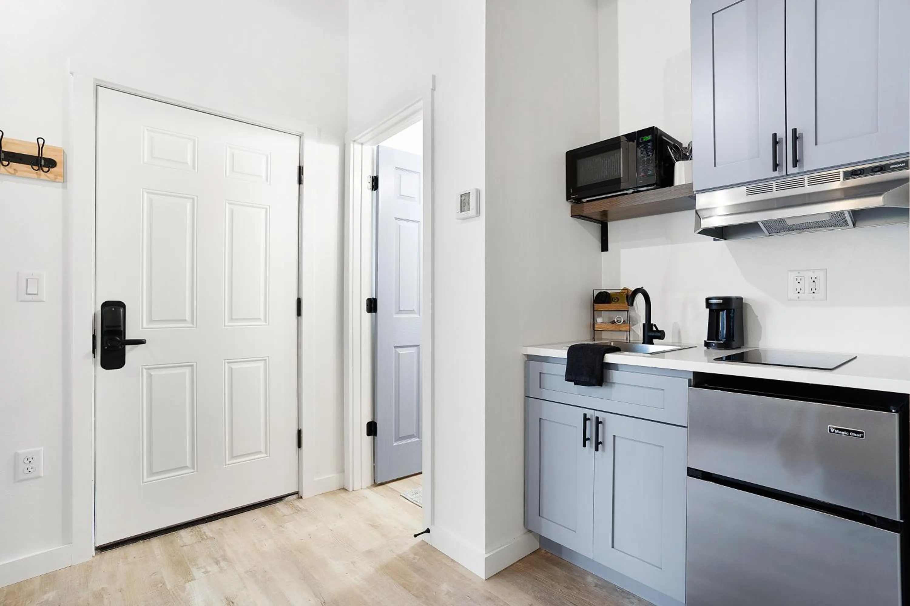 Kitchen or kitchenette in South Bay Inn