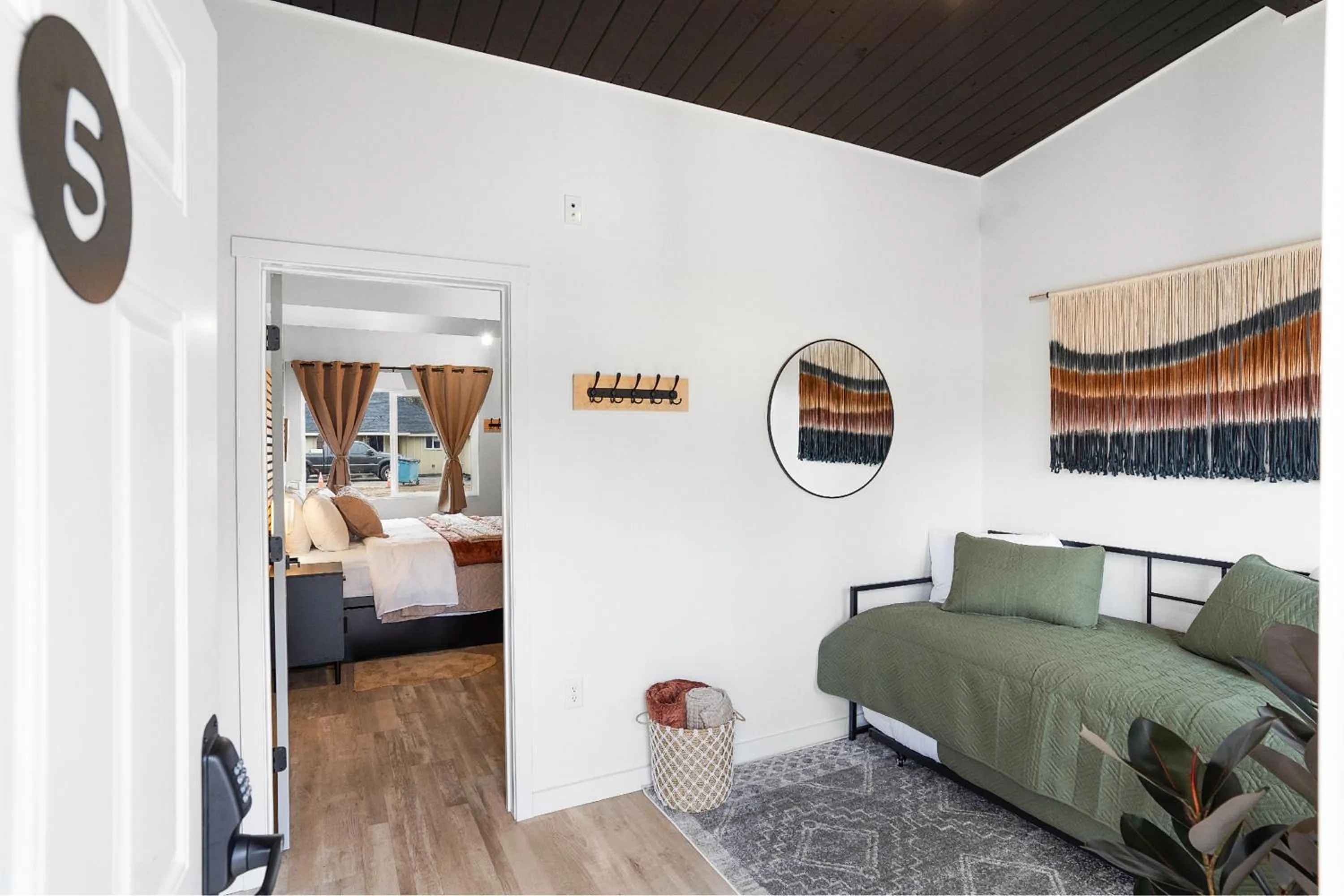 Bedroom, Bed in South Bay Inn