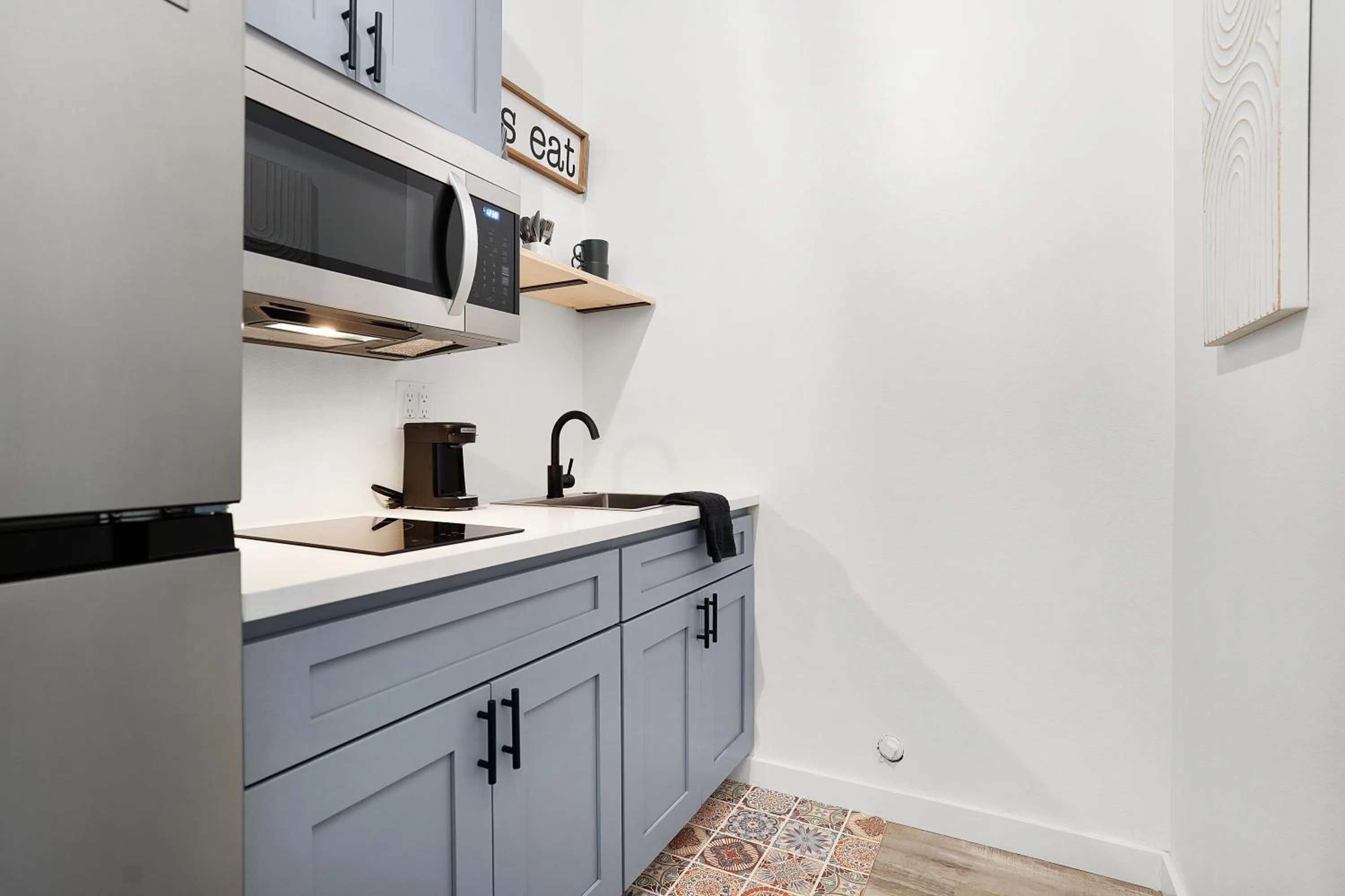 Coffee/tea facilities in South Bay Inn