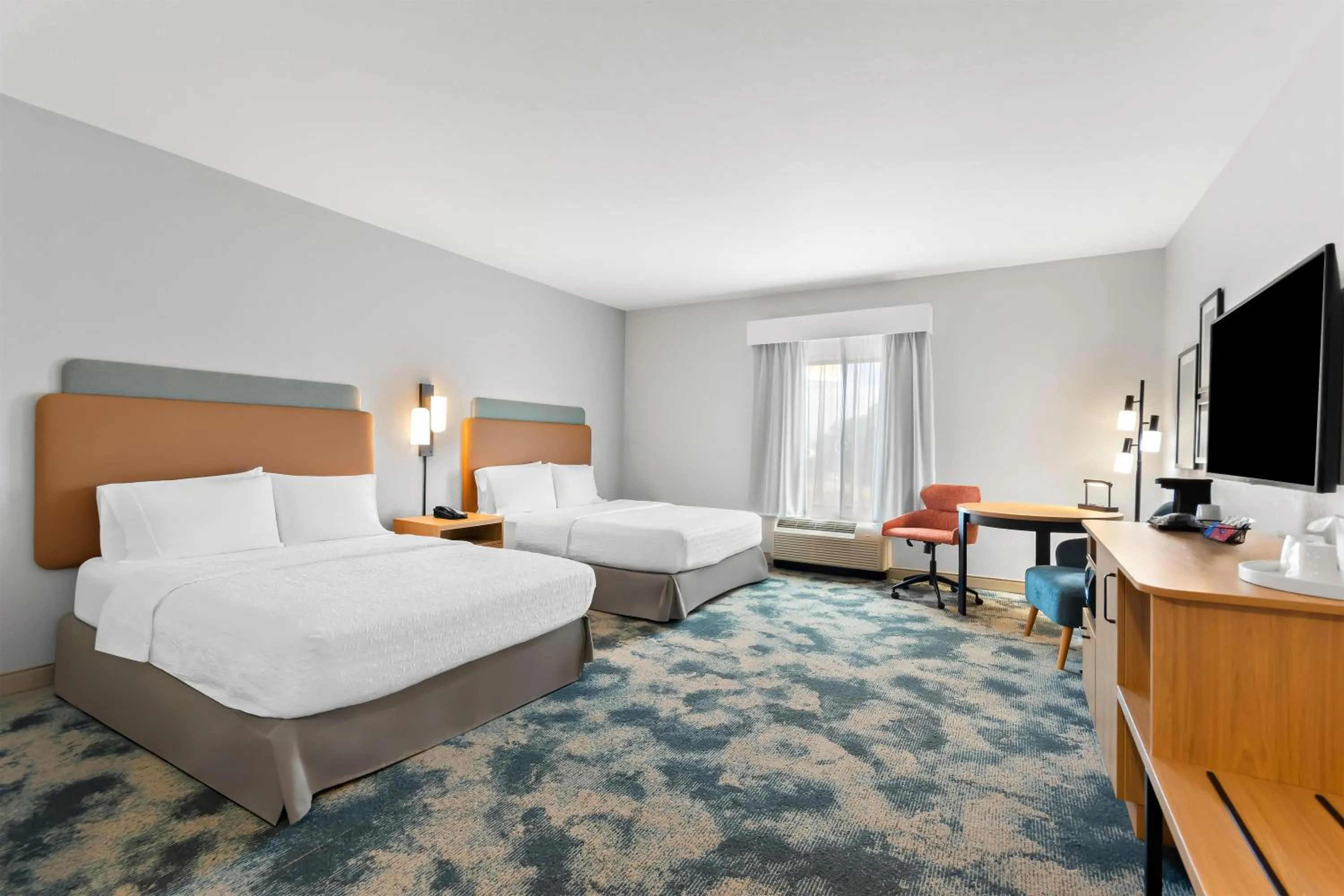 Bed in Hampton Inn & Suites Pensacola/I-10 Pine Forest Road