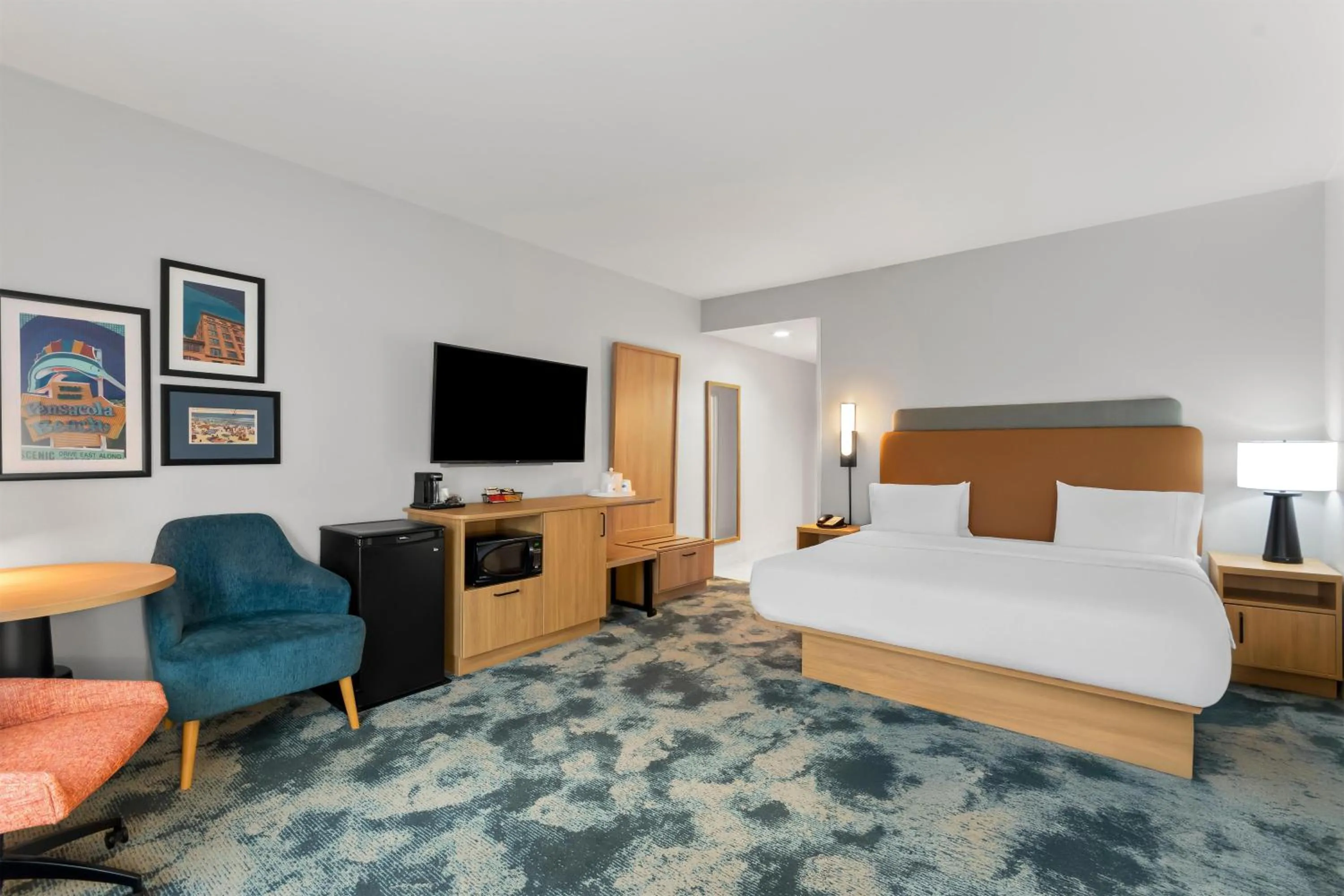 Bed in Hampton Inn & Suites Pensacola/I-10 Pine Forest Road