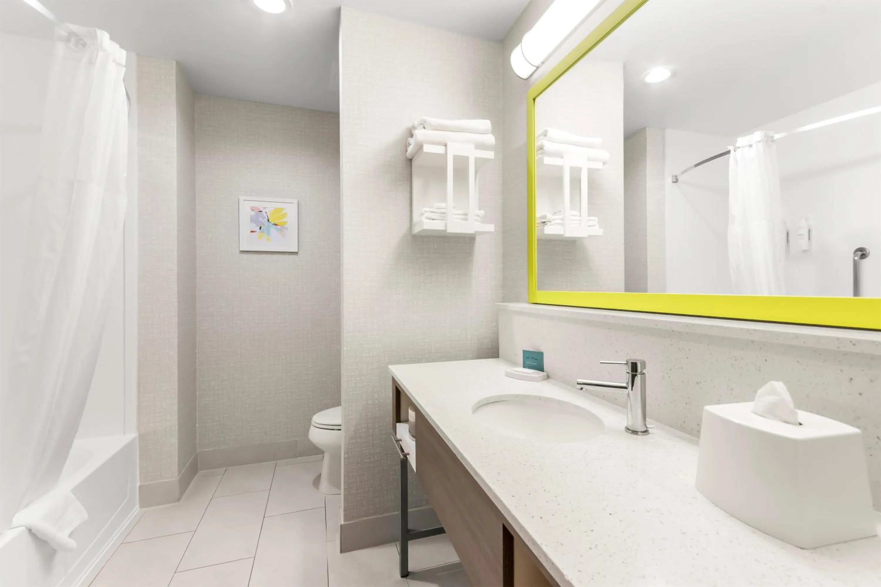 Bathroom in Hampton Inn & Suites Pensacola/I-10 Pine Forest Road