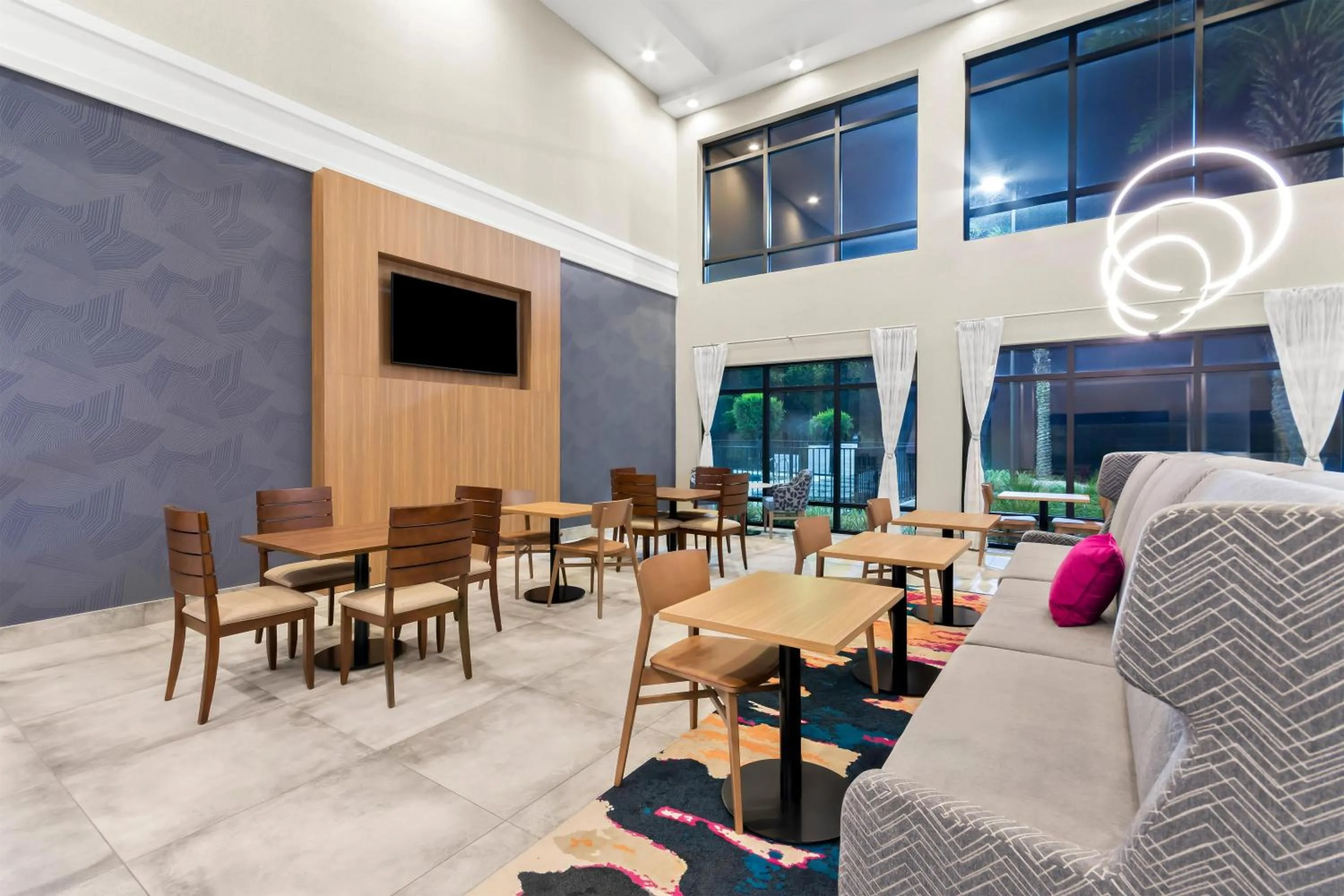 Breakfast in Hampton Inn & Suites Pensacola/I-10 Pine Forest Road