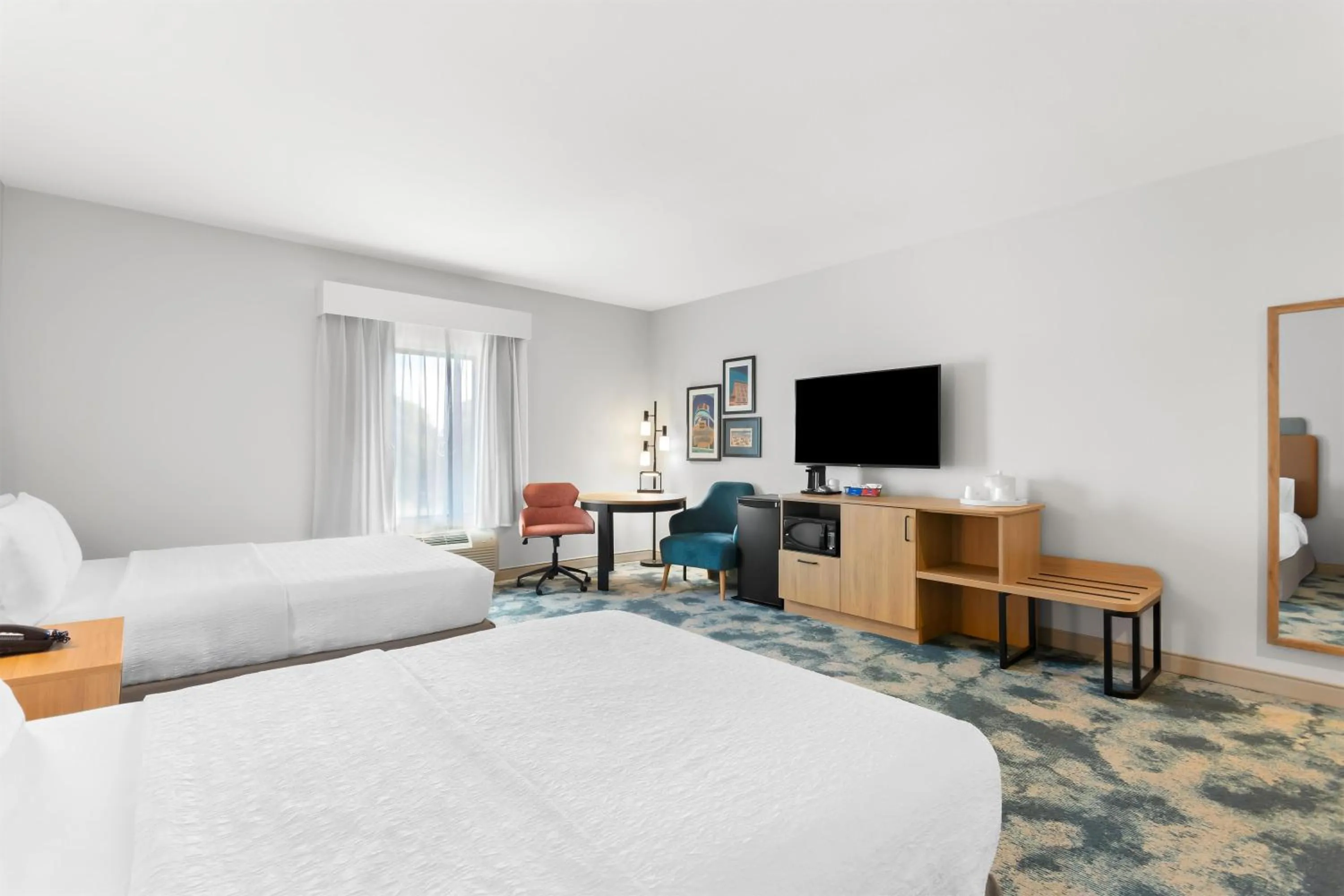 Bed in Hampton Inn & Suites Pensacola/I-10 Pine Forest Road