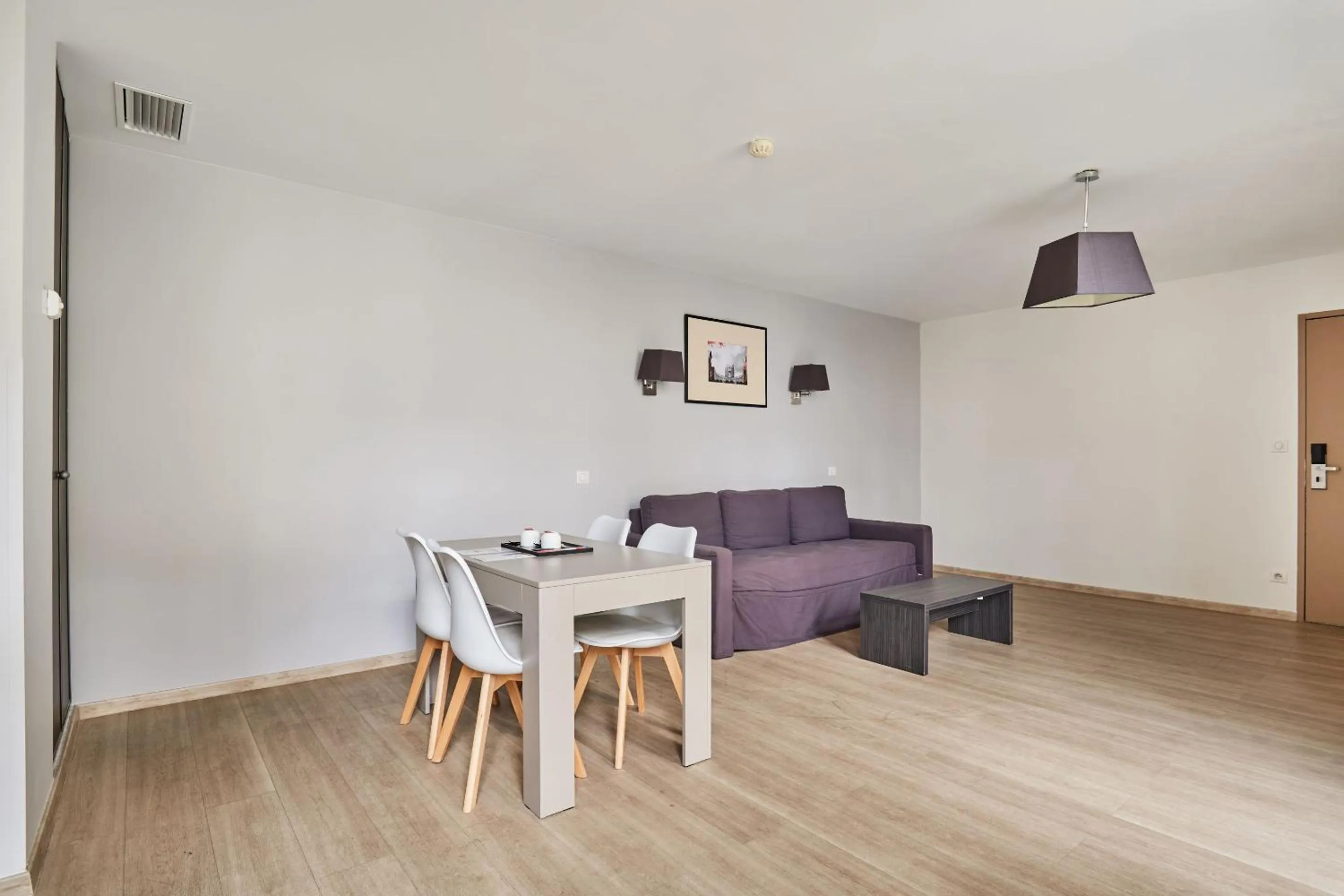 Living room in Appart Hotel Odalys City Montpellier Les Occitanes