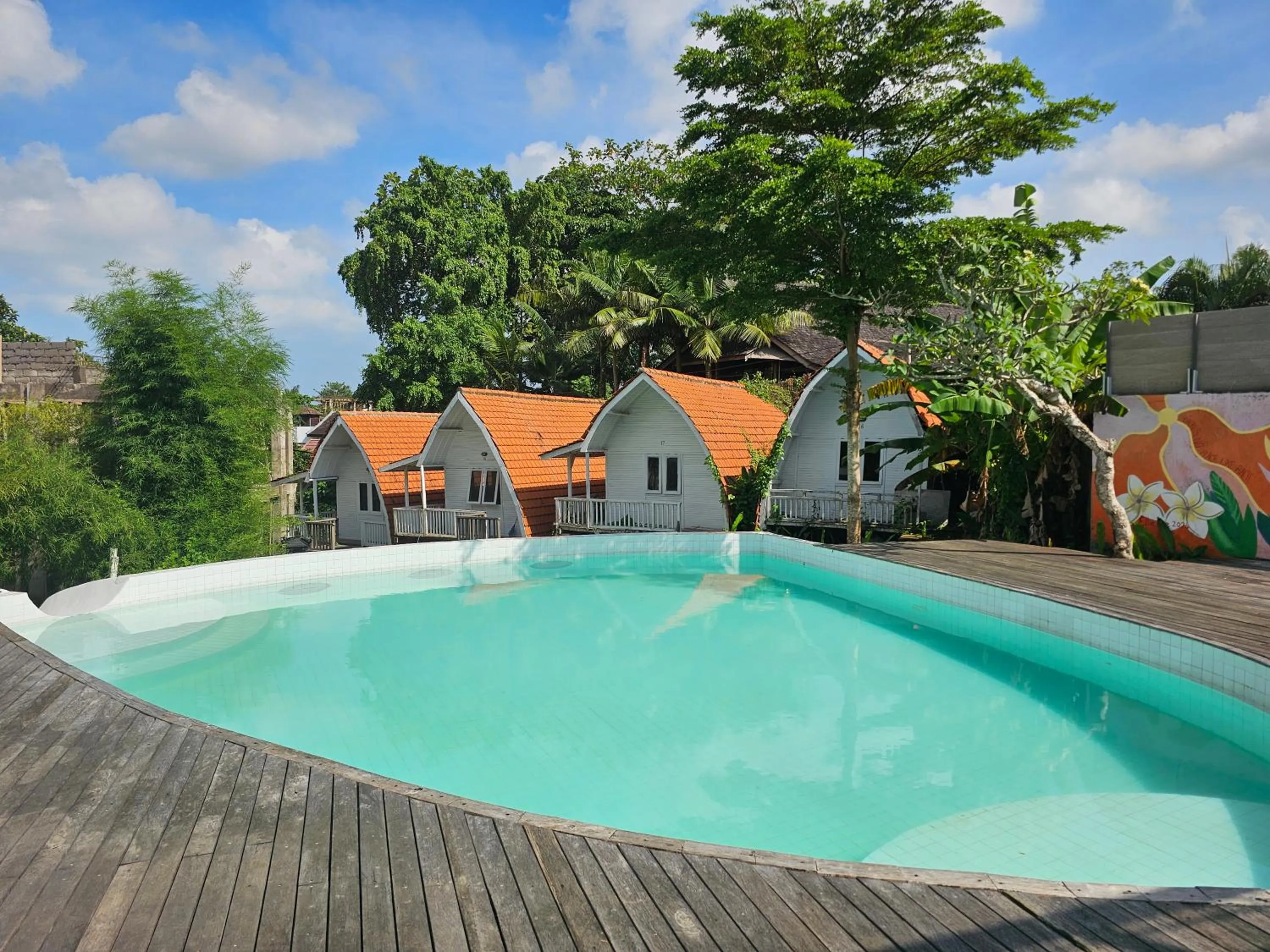 Swimming pool in Cove Wong Village