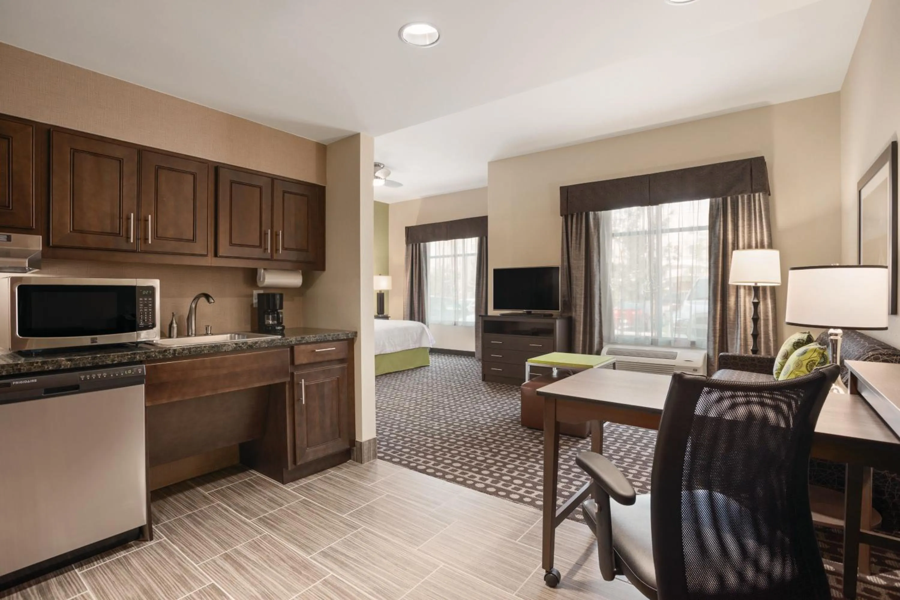 TV and multimedia in Homewood Suites by Hilton Ankeny