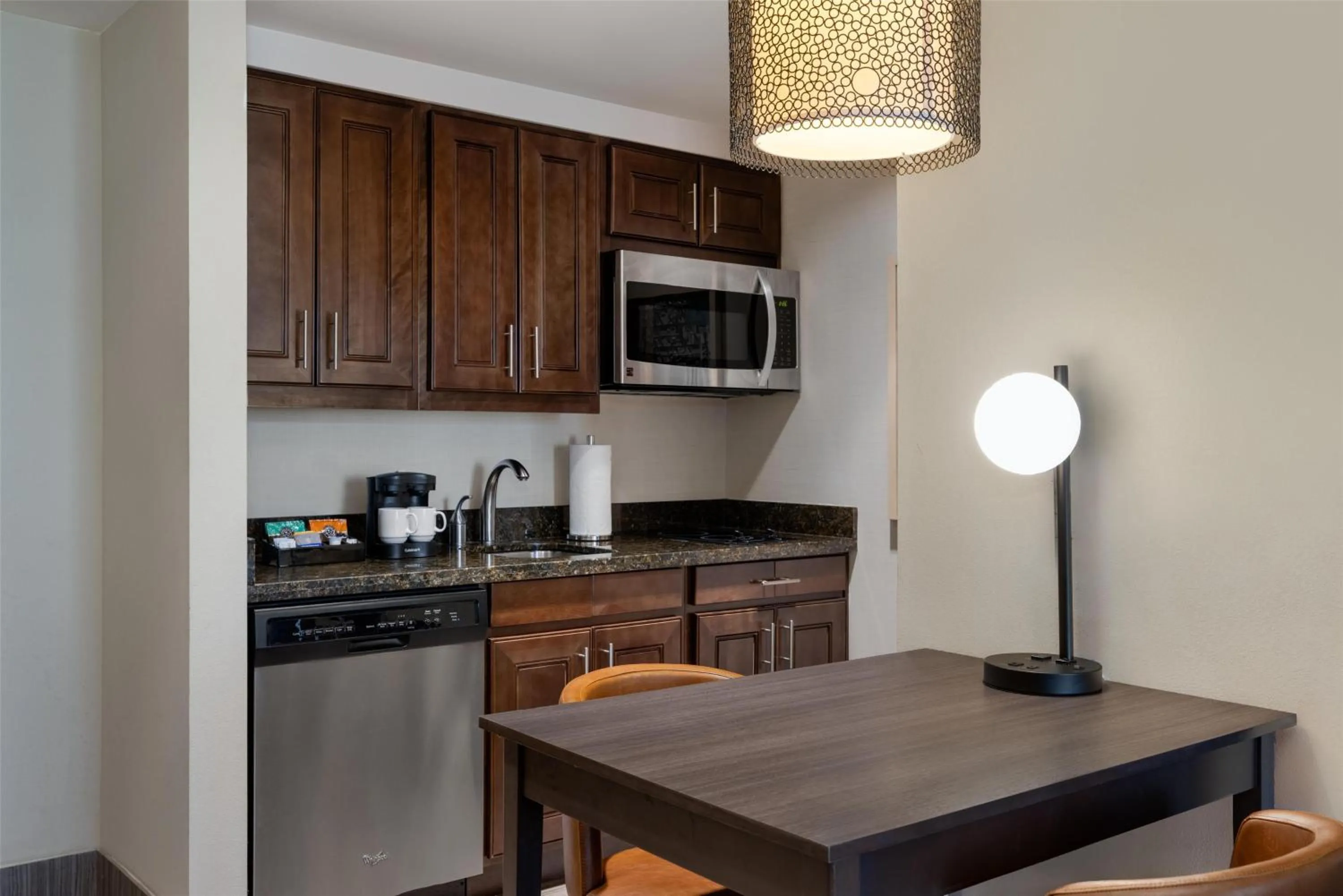 Kitchen or kitchenette in Homewood Suites by Hilton Ankeny
