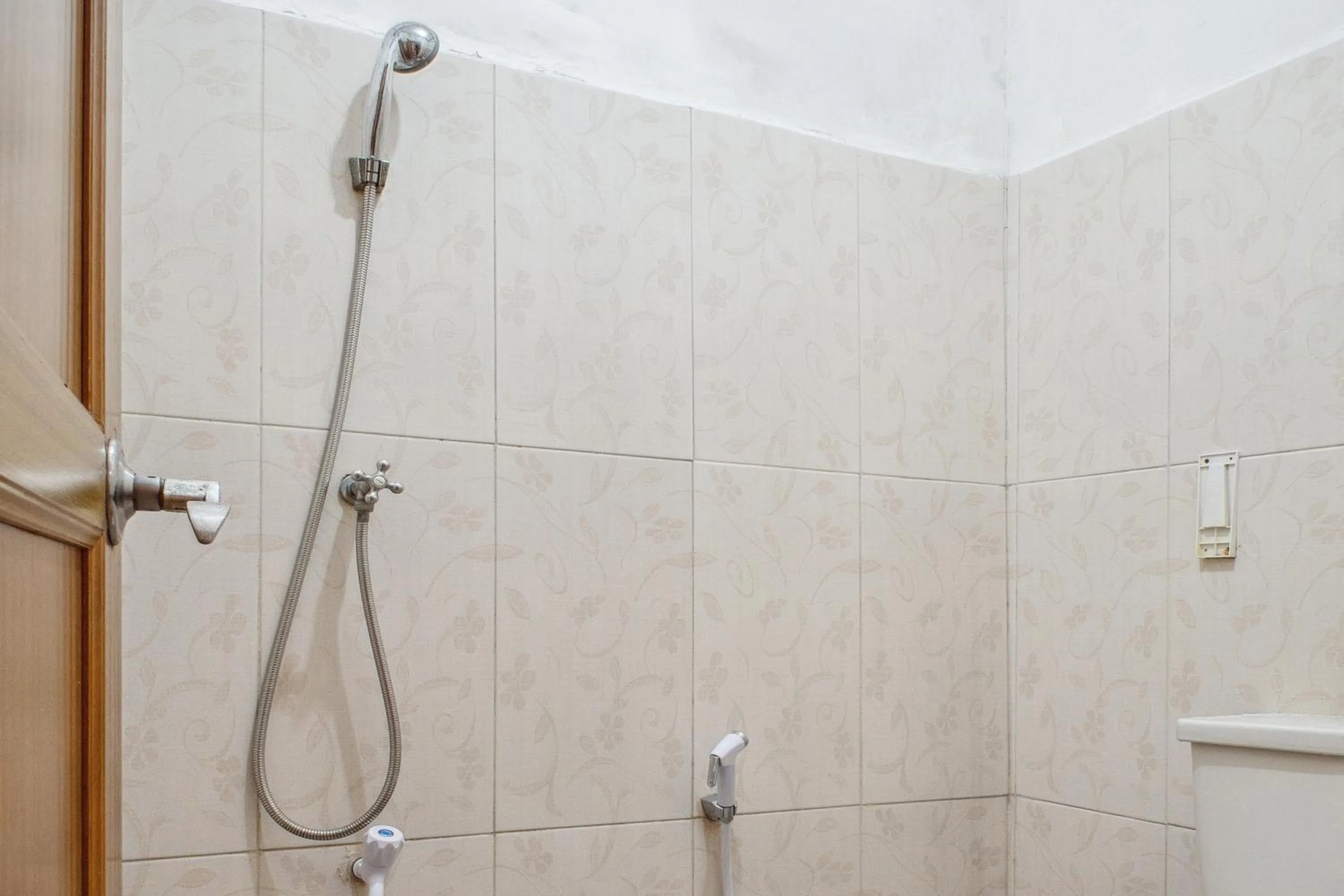 Shower in Wisma Rumka