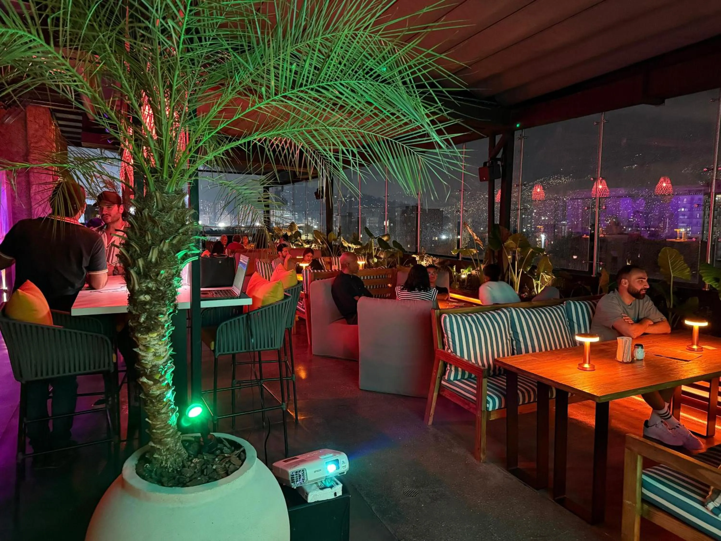 Restaurant/places to eat in Sonata 44 Hotel Laureles