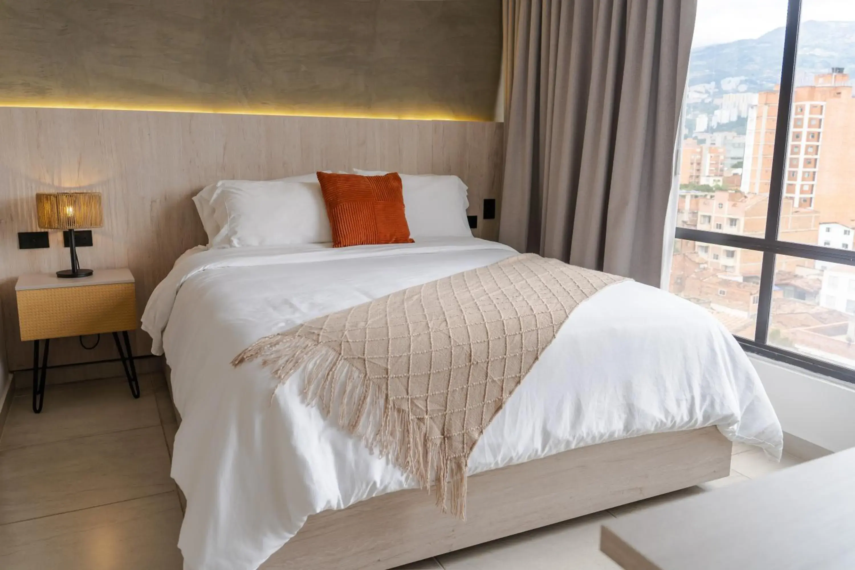 Double Room with Mountain View in Sonata 44 Hotel Laureles Double Room with Mountain View in Sonata 44 Hotel Laureles