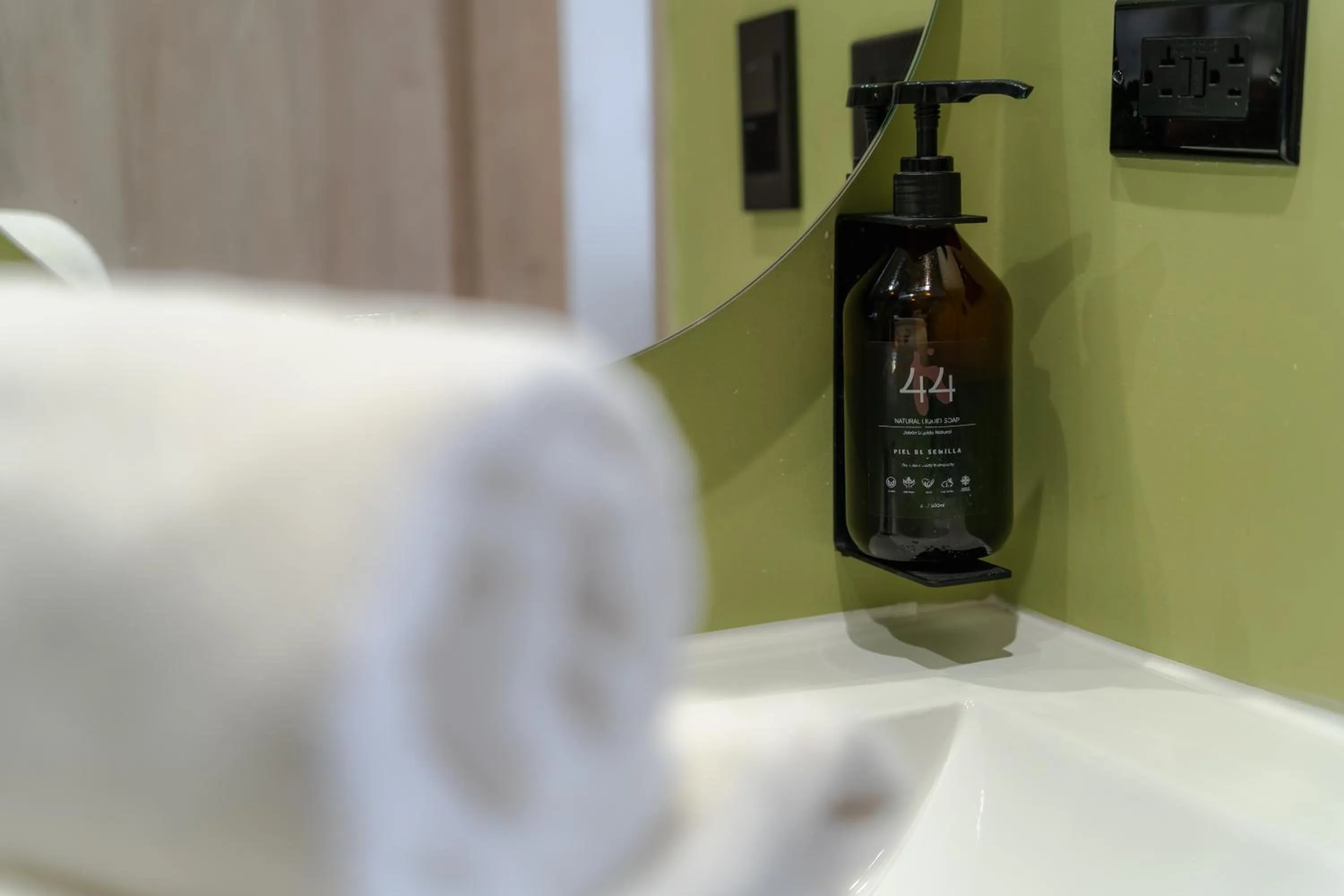 Bathroom, Bed in Sonata 44 Hotel Laureles