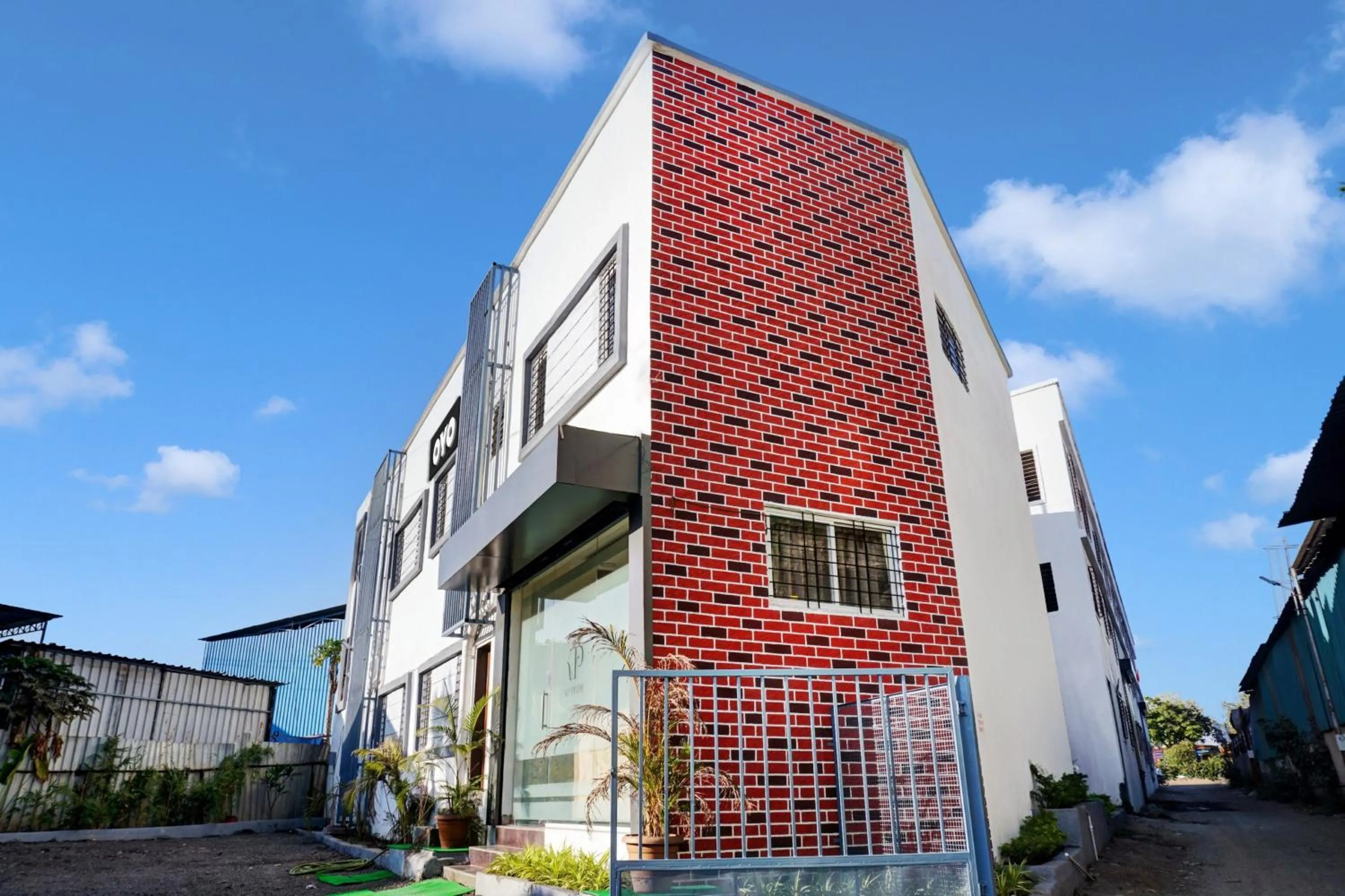 Facade/entrance in Super Hotel O KP Pride