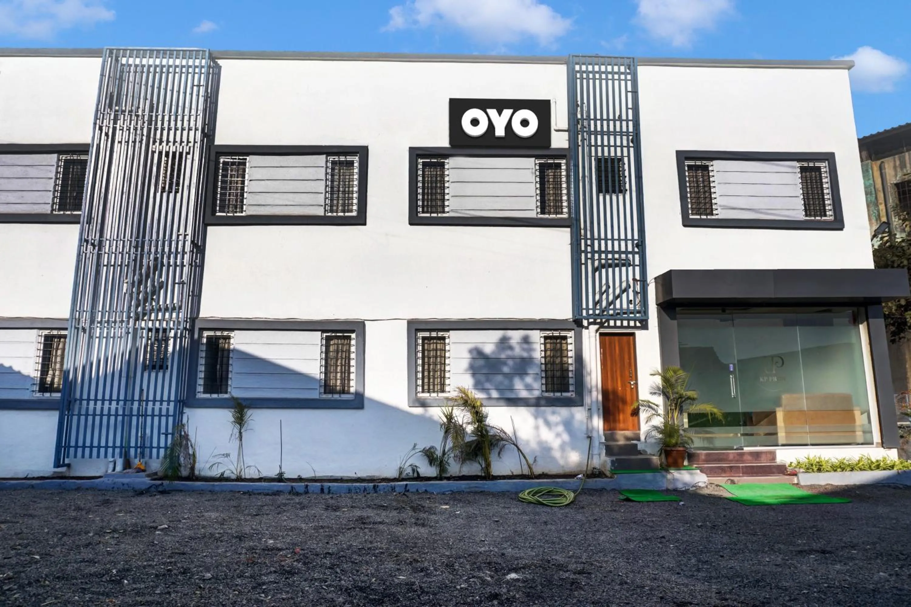 Facade/entrance in Super Hotel O KP Pride