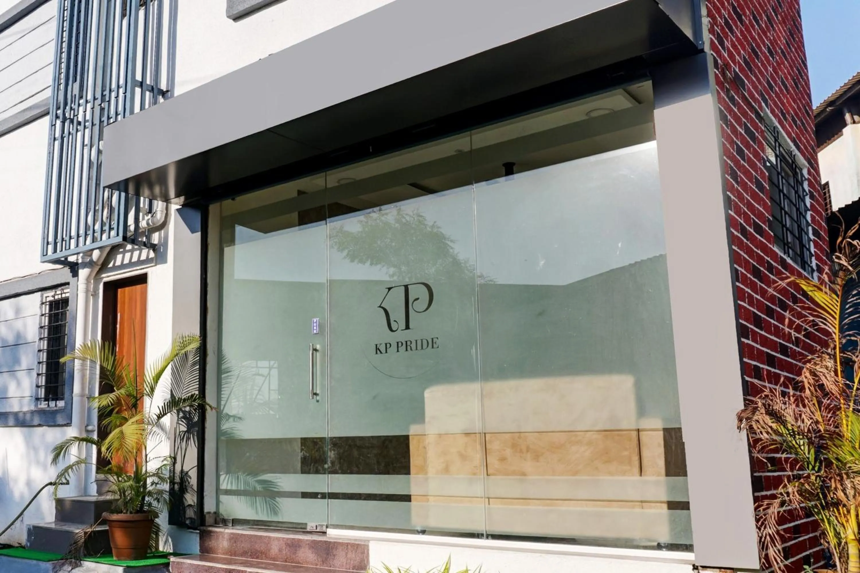 Facade/entrance in Super Hotel O KP Pride