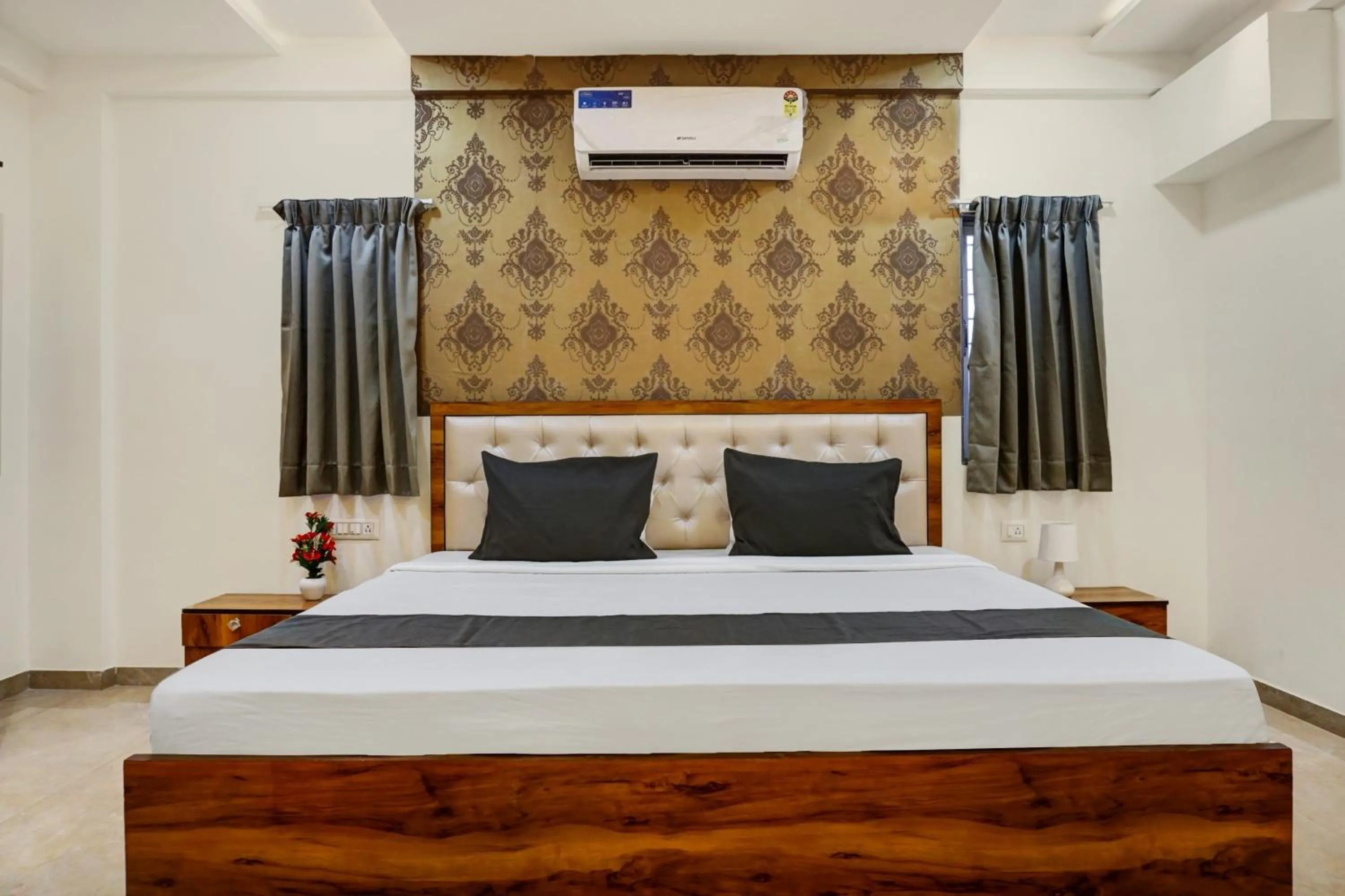 Facade/entrance, Bed in Super Hotel O KP Pride