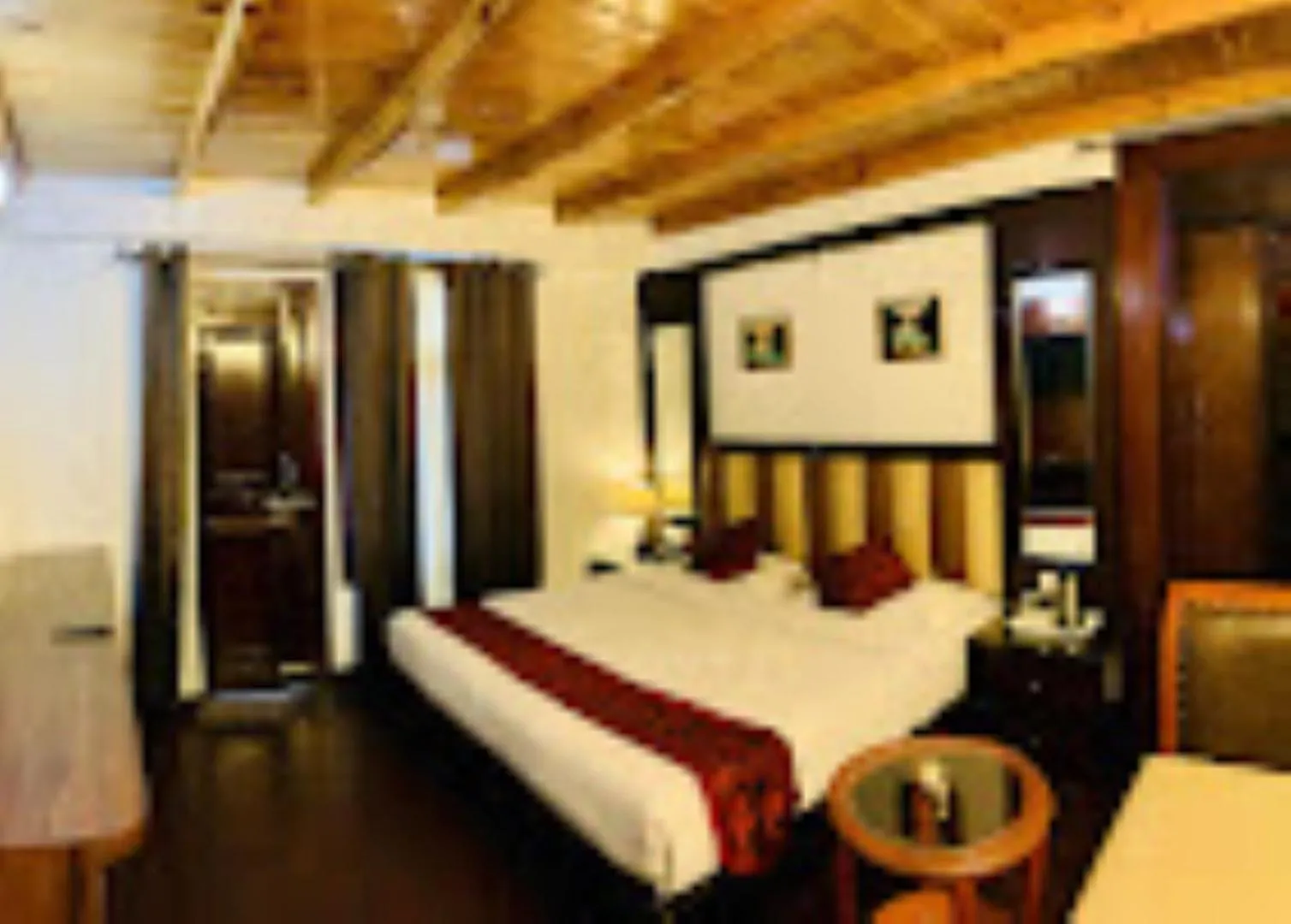 Bed in Hotel H. K. Legacy Nainital