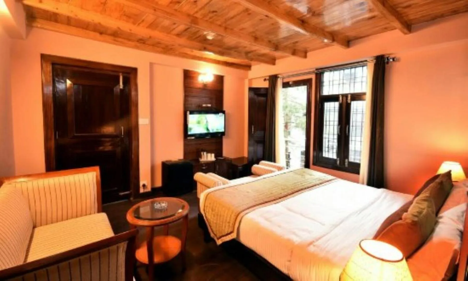 Bed in Hotel H. K. Legacy Nainital