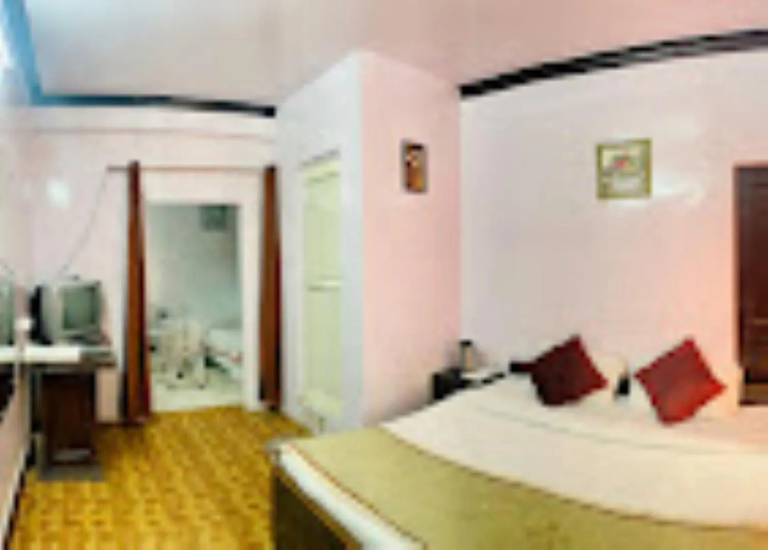 Bed in Hotel H. K. Legacy Nainital