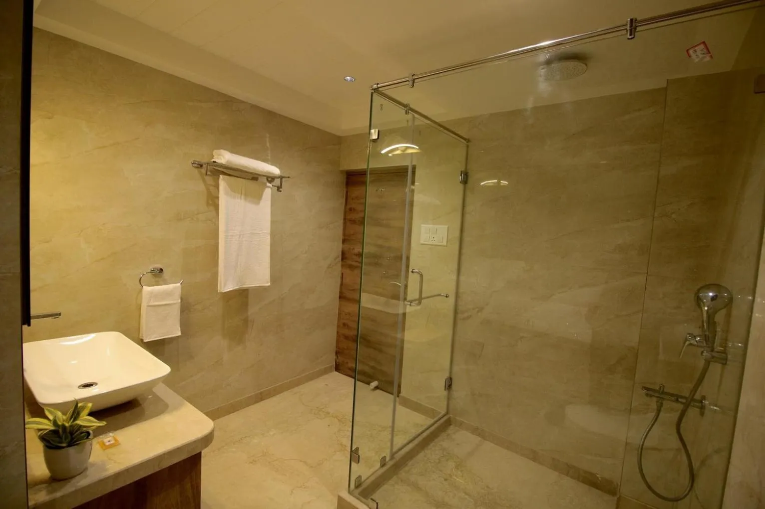 Shower in Evara-Meraki Inn
