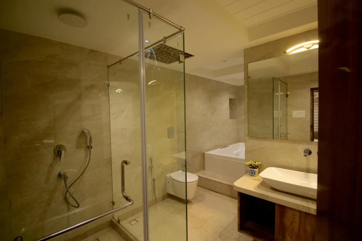 Shower in Evara-Meraki Inn