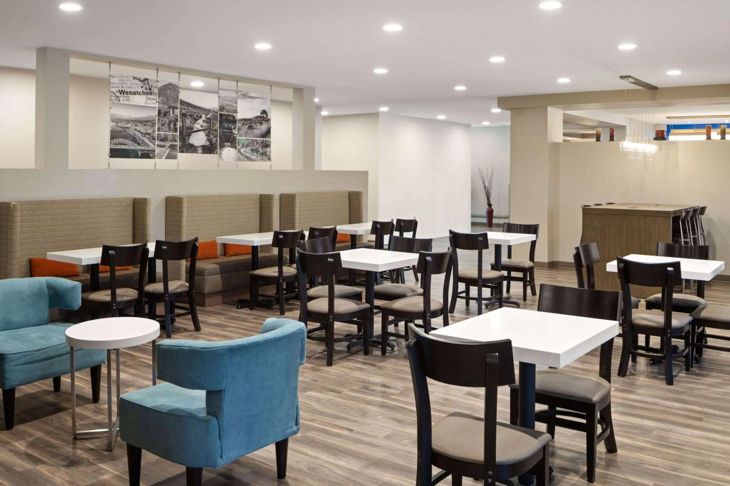 Breakfast in La Quinta Inn & Suites by Wyndham Wenatchee