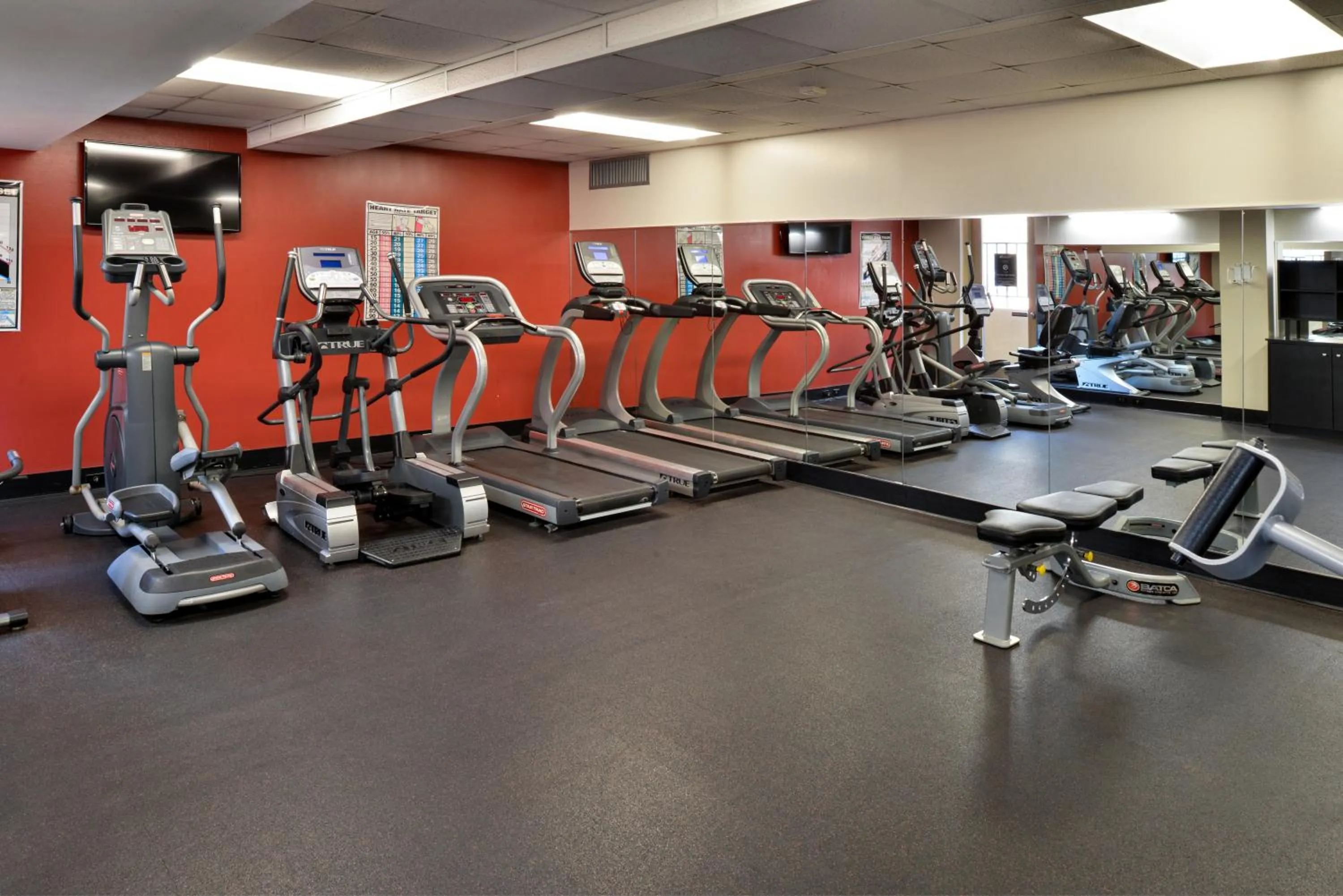 Fitness centre/facilities in Hawthorne Inn & Conference Center