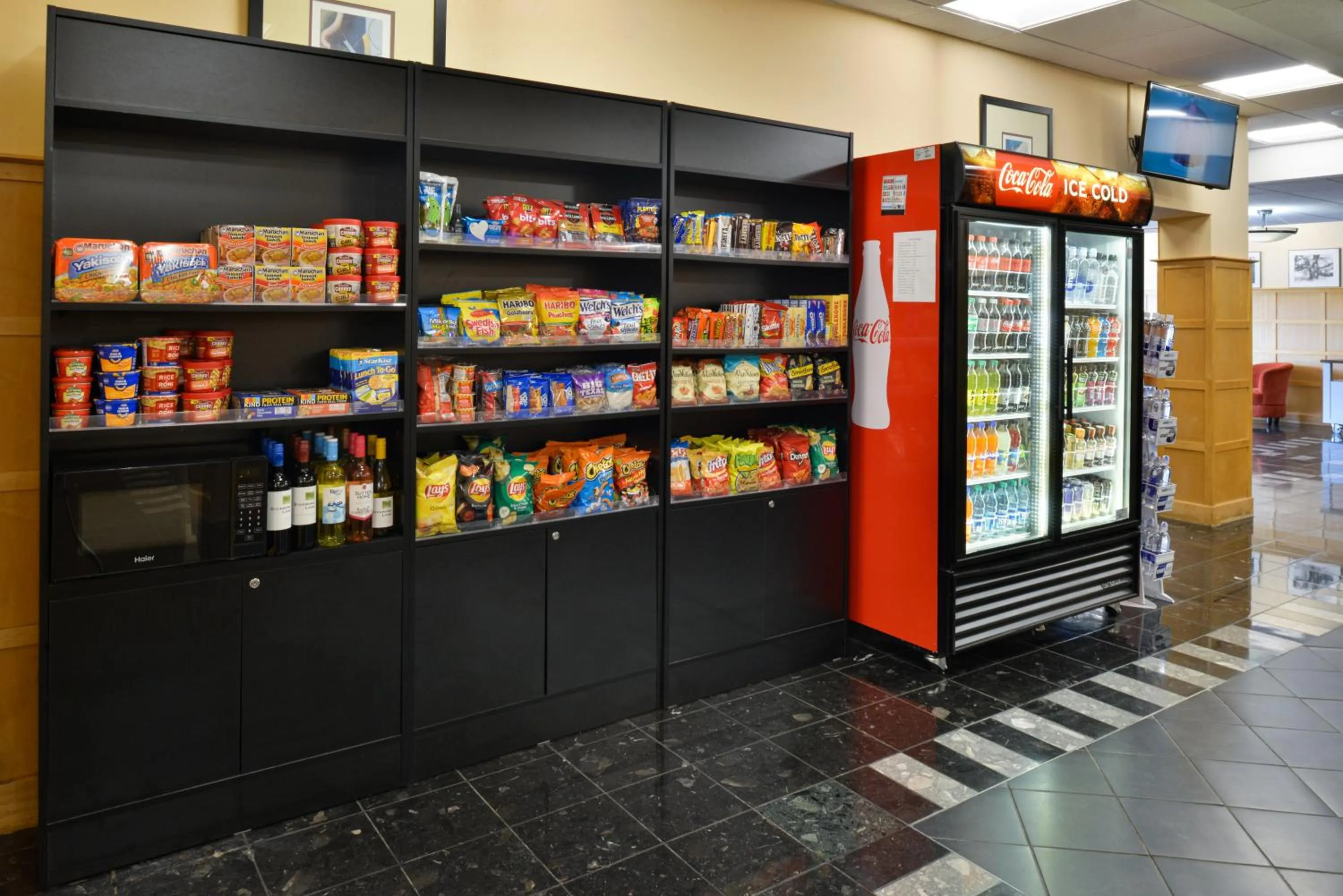 Shopping Area in Hawthorne Inn & Conference Center