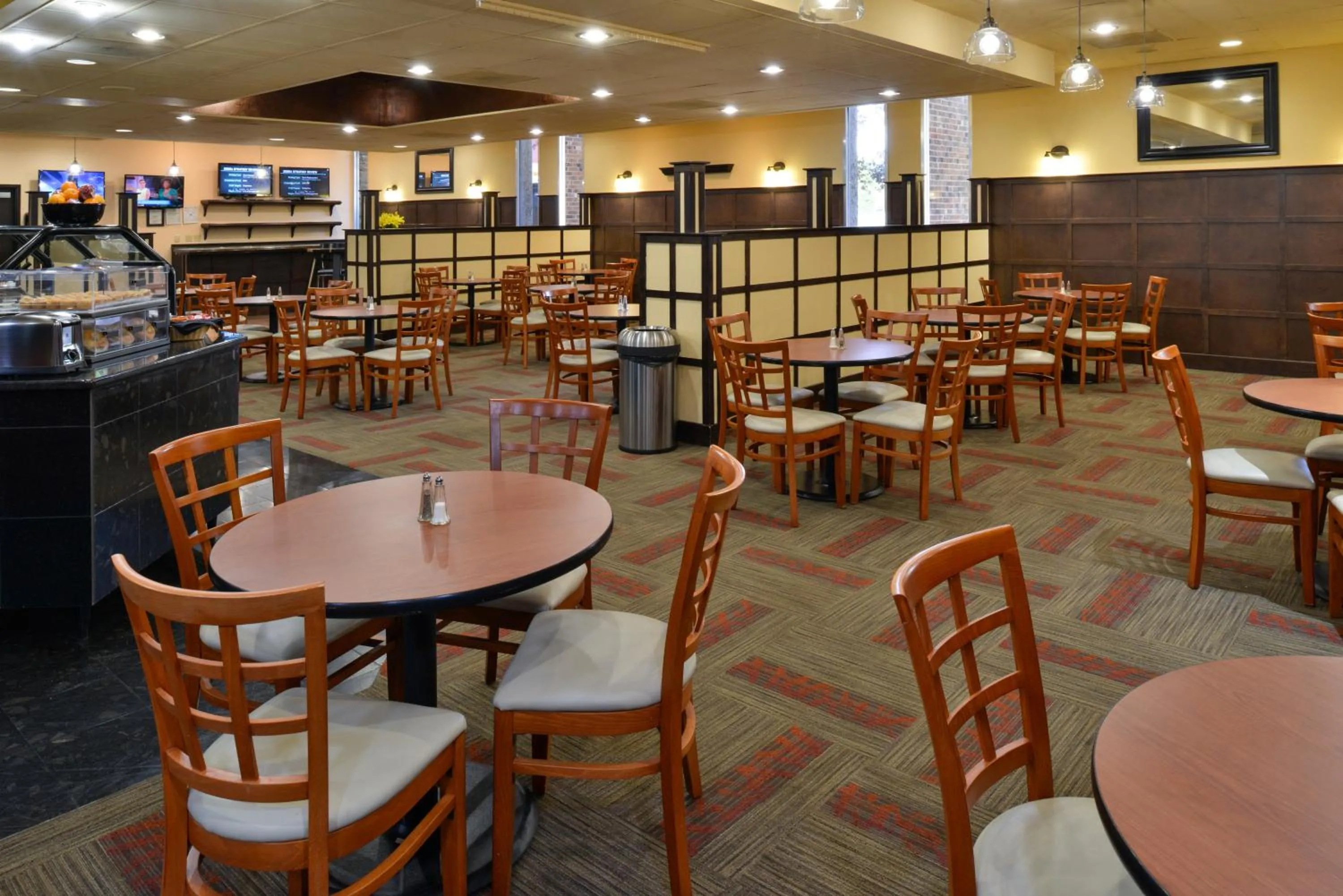 Breakfast in Hawthorne Inn & Conference Center