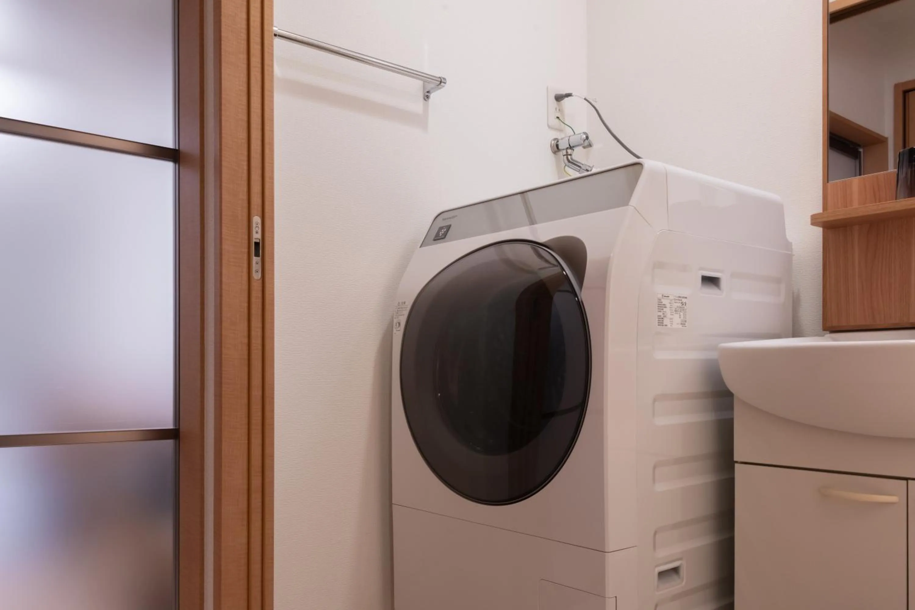 washing machine in yksi STAY ＆ APARTMENT OSAKA