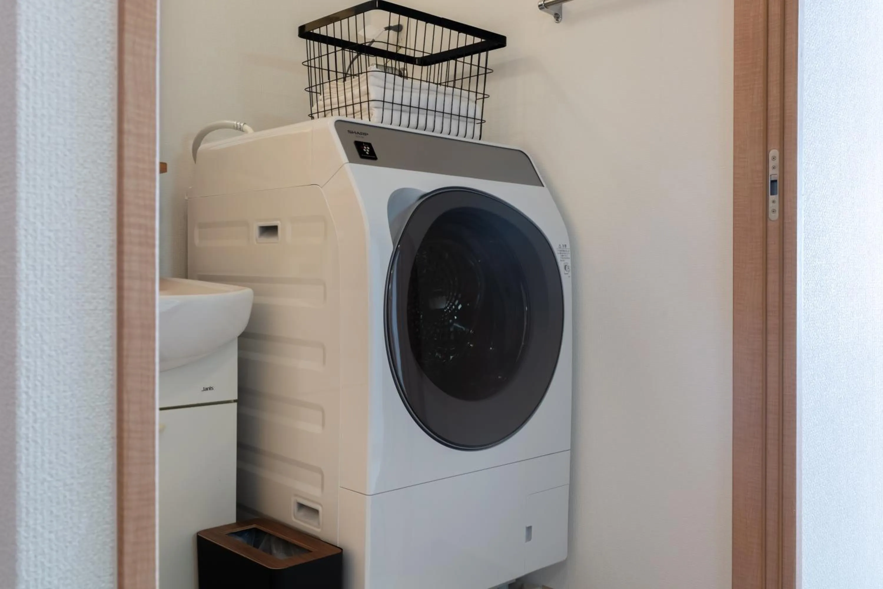 washing machine in yksi STAY ＆ APARTMENT OSAKA