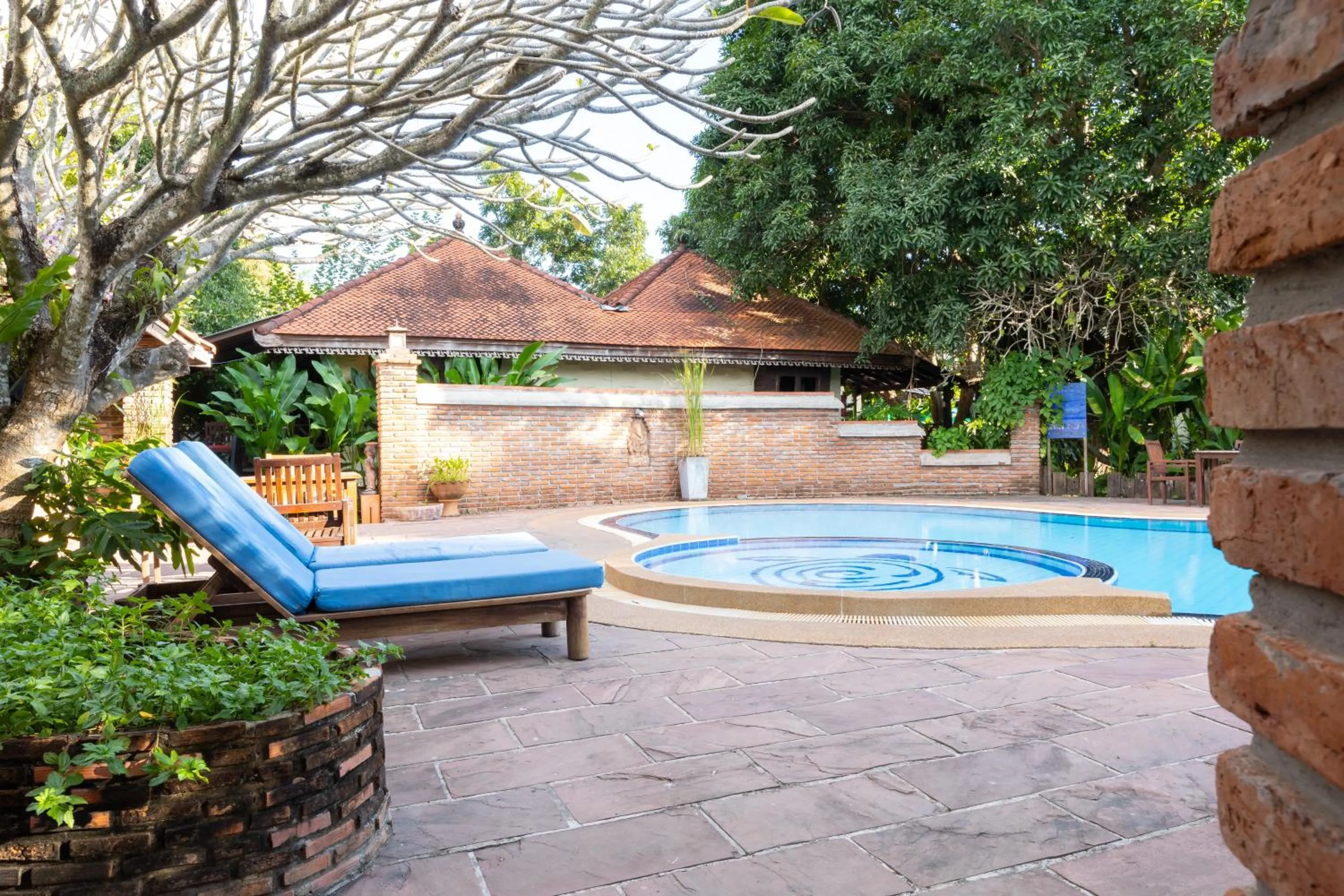 Swimming pool in Villa Bali Eco Resort, Rayong
