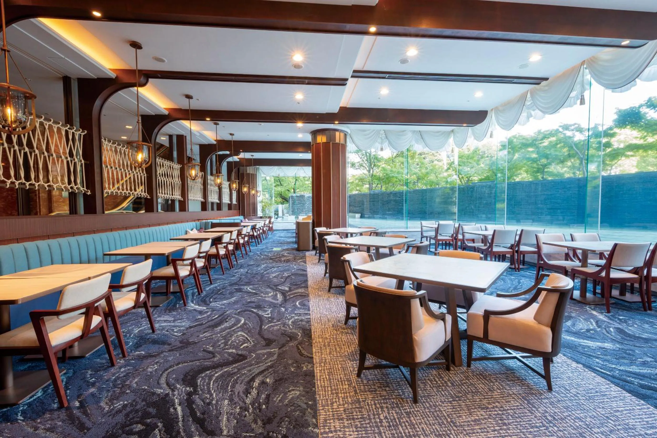 Lounge or bar in Hotel Springs Makuhari Premier