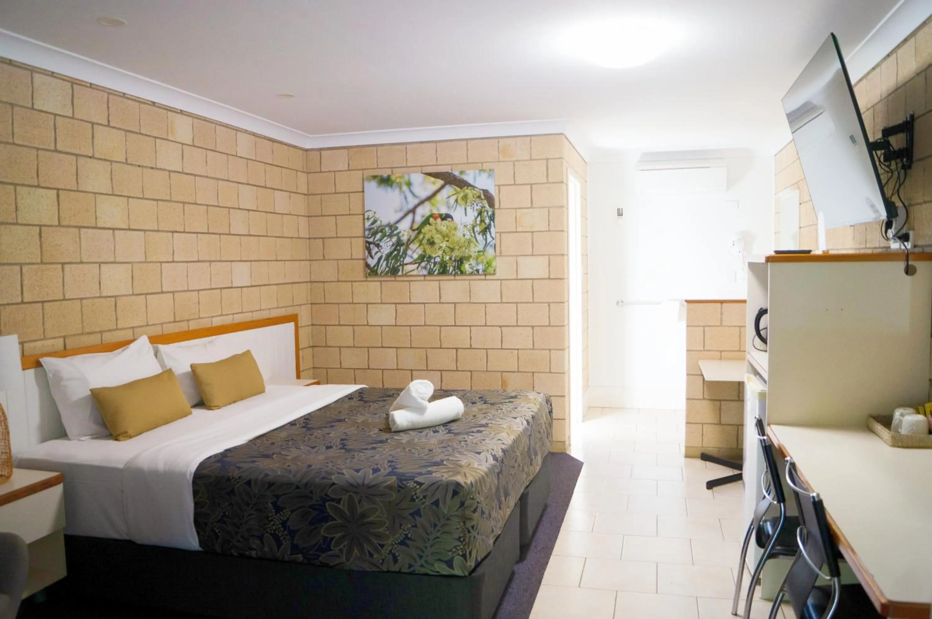 Bed in Jacaranda Country Motel