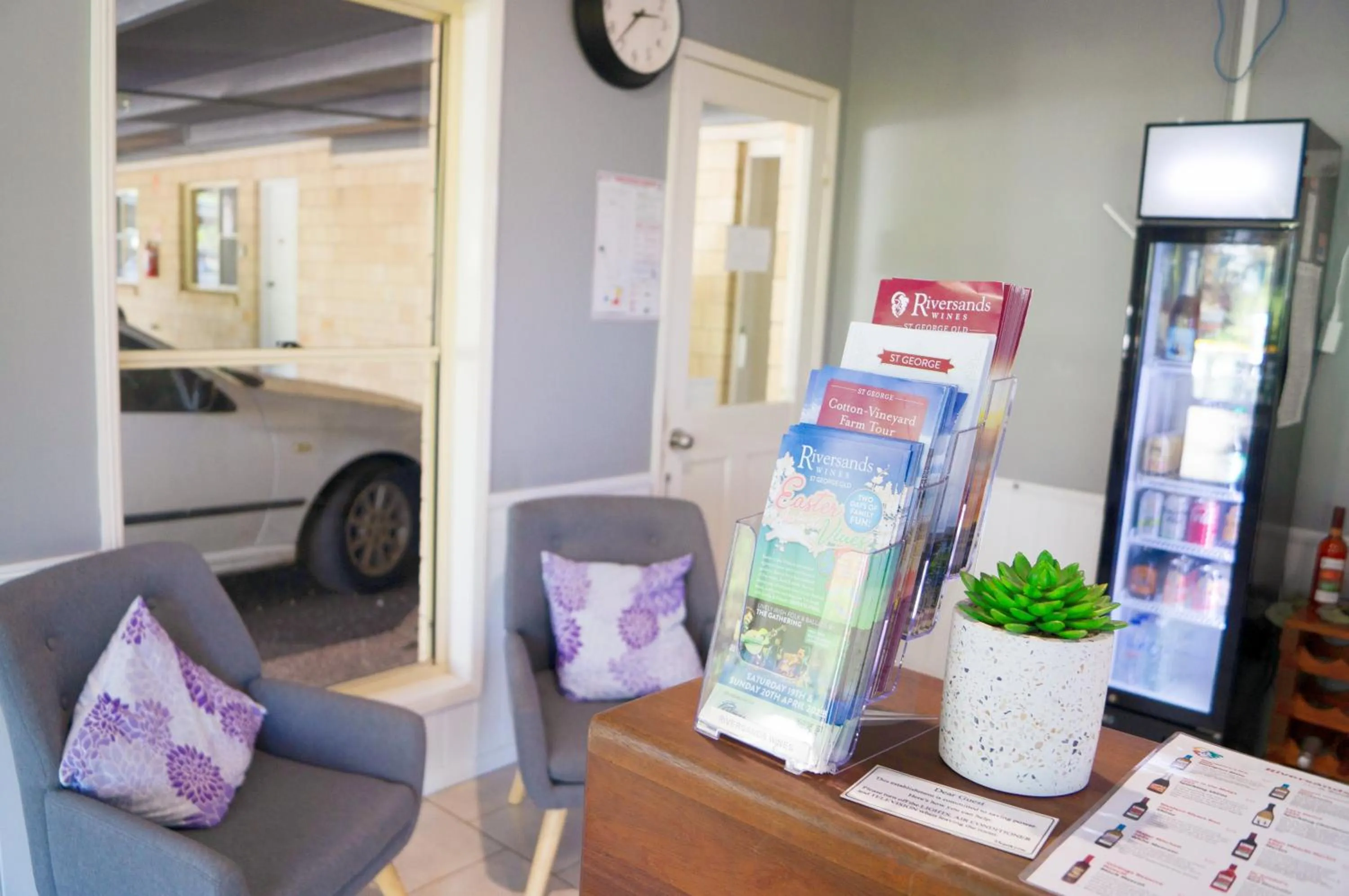Seating area in Jacaranda Country Motel