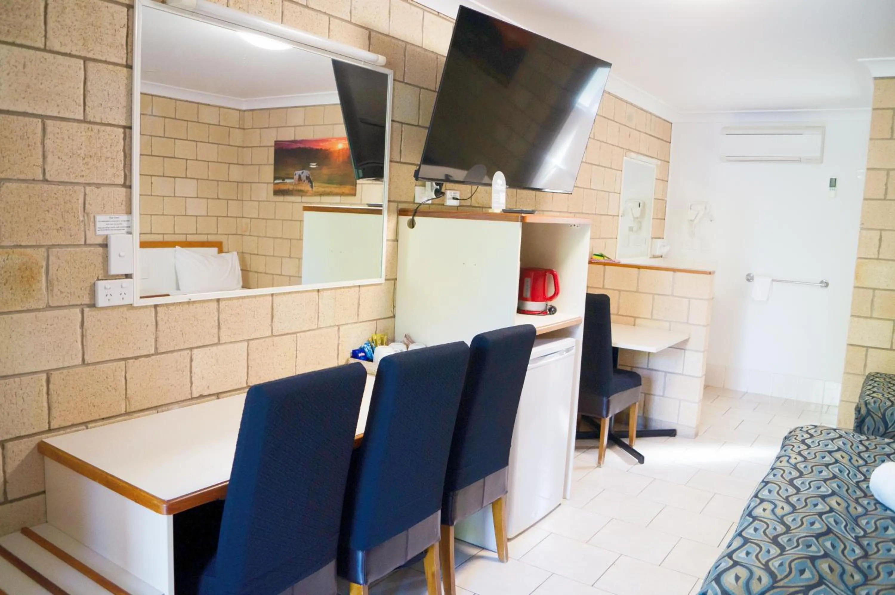 TV and multimedia in Jacaranda Country Motel