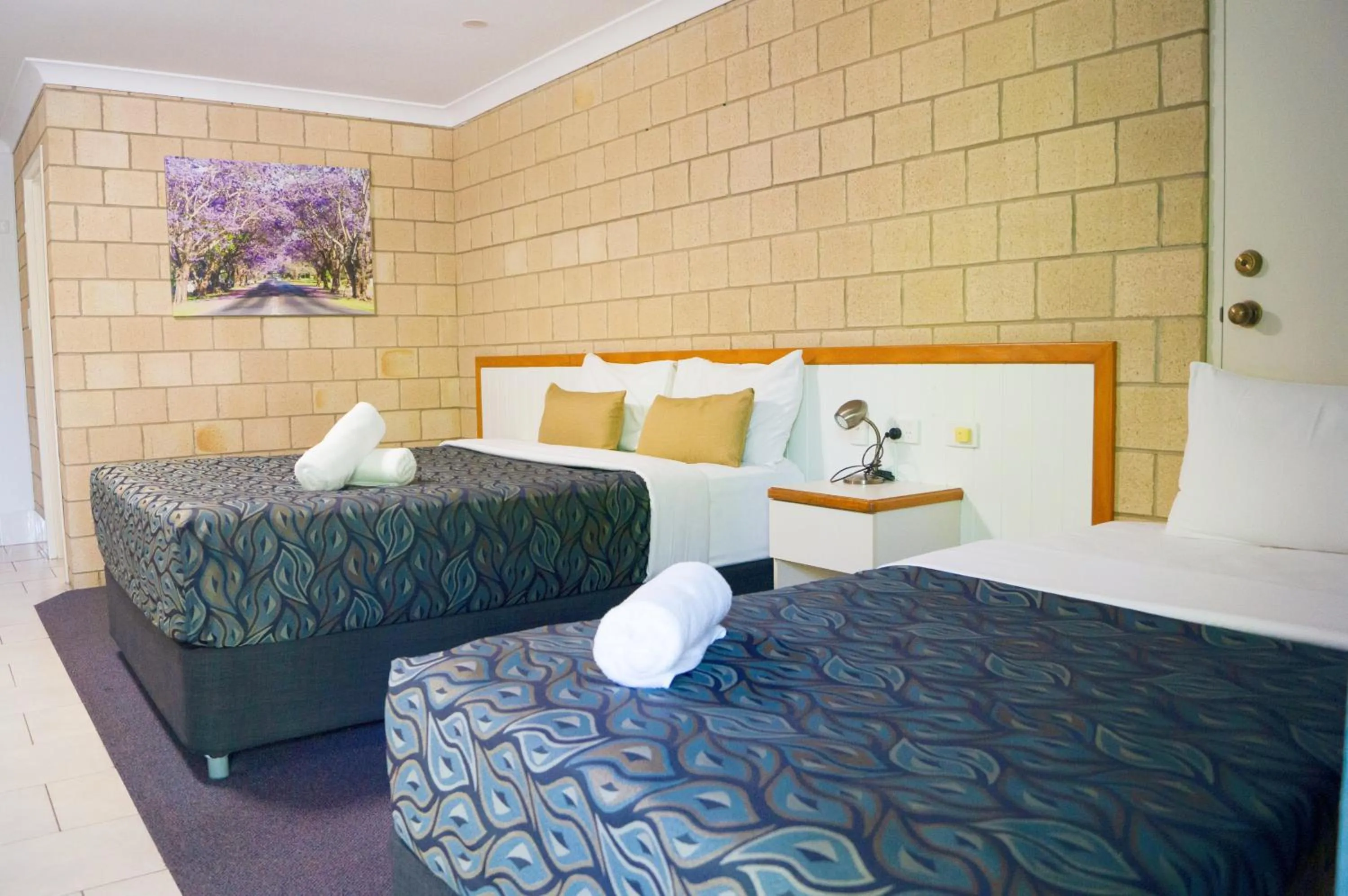 Bed in Jacaranda Country Motel