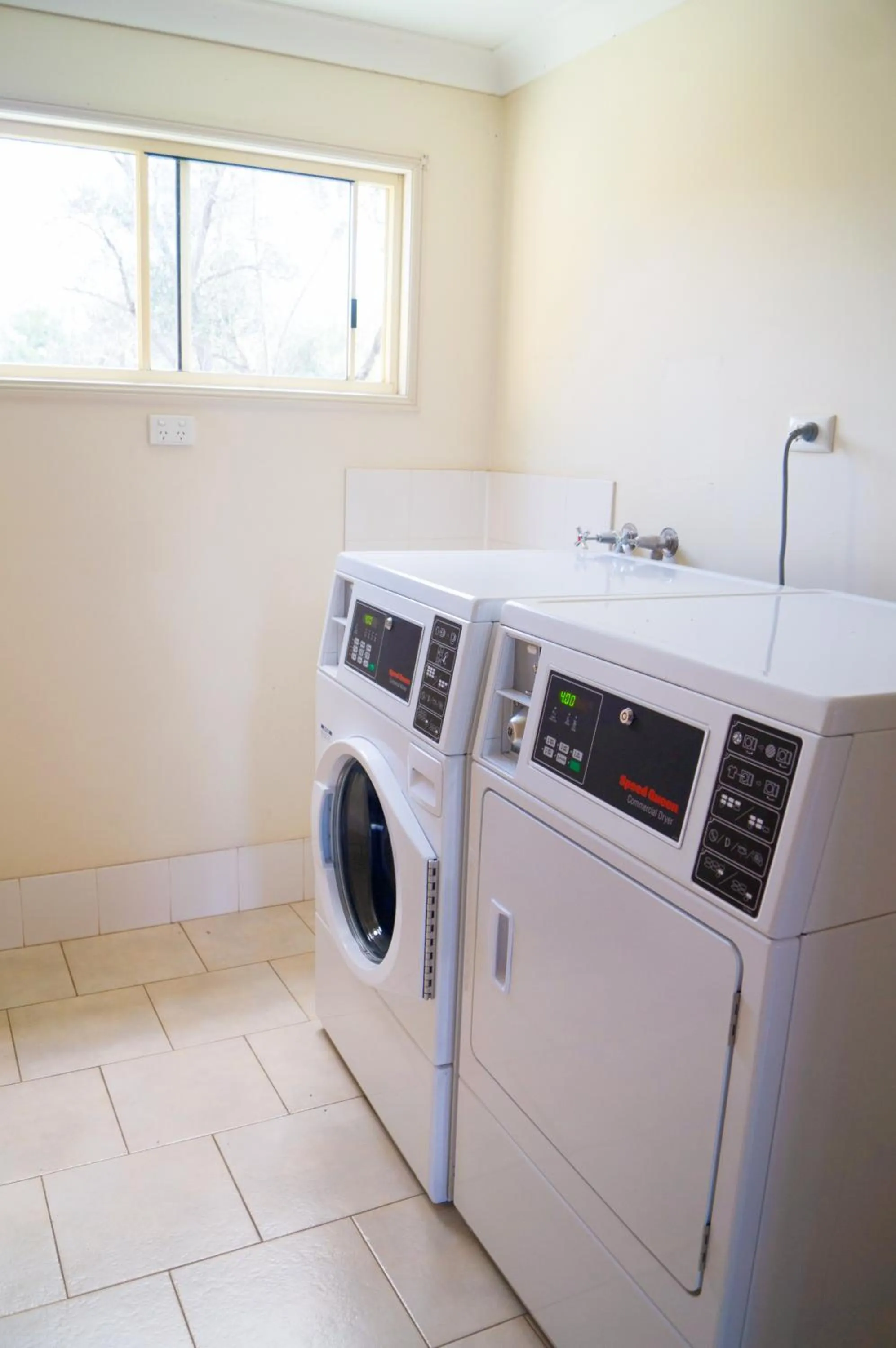 washing machine in Jacaranda Country Motel