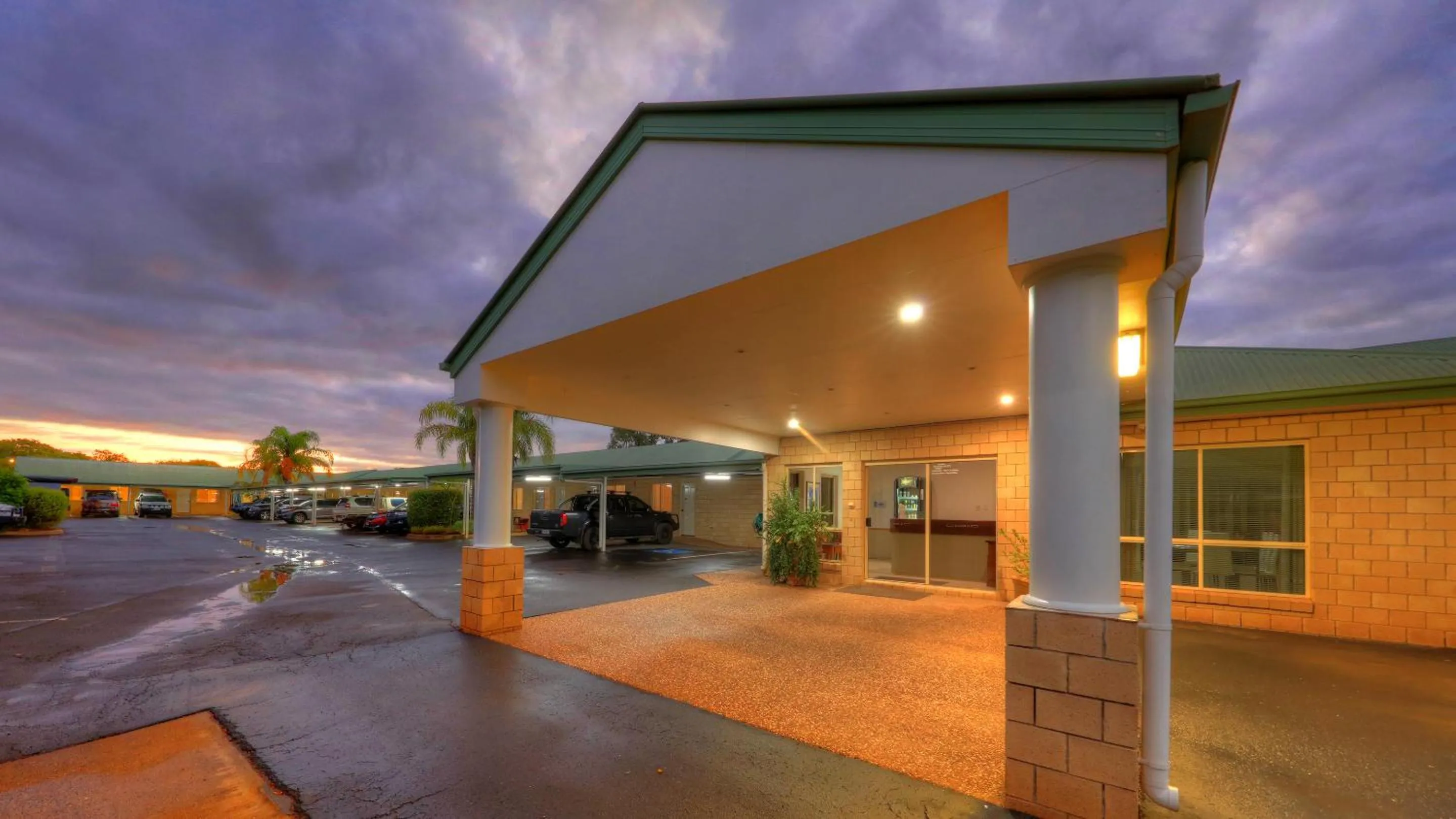 Facade/entrance in Jacaranda Country Motel
