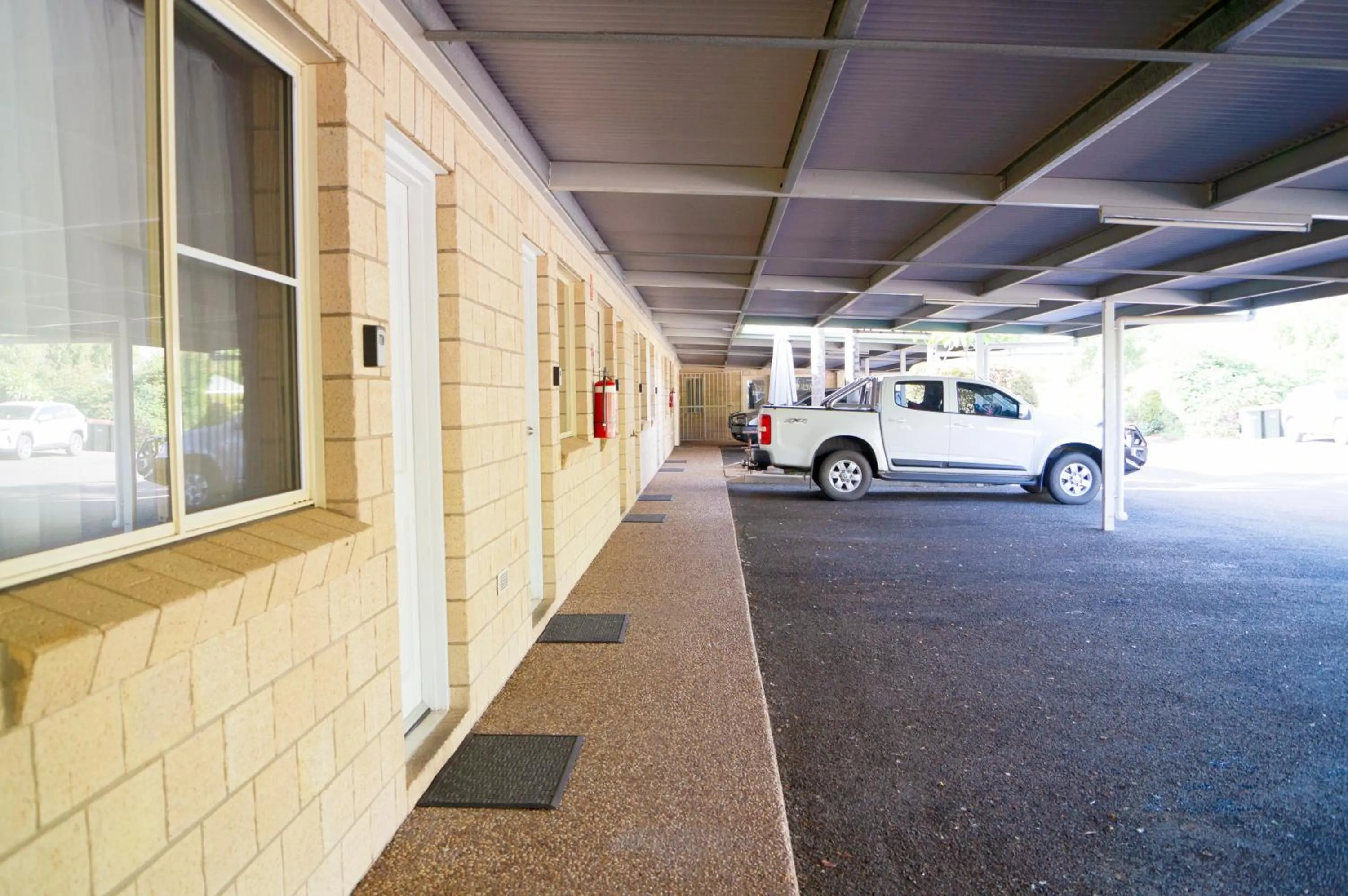 Parking in Jacaranda Country Motel