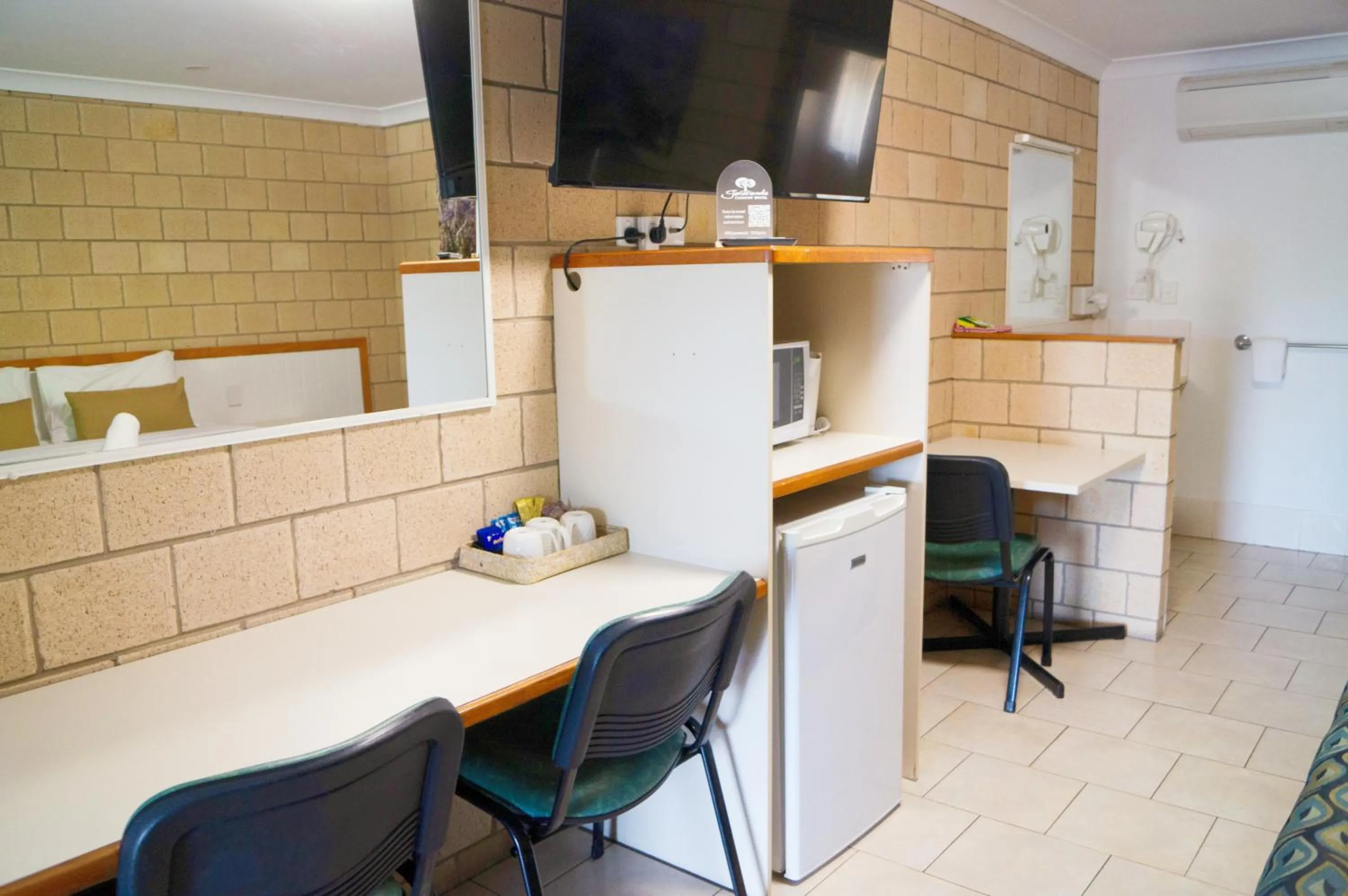 TV and multimedia in Jacaranda Country Motel