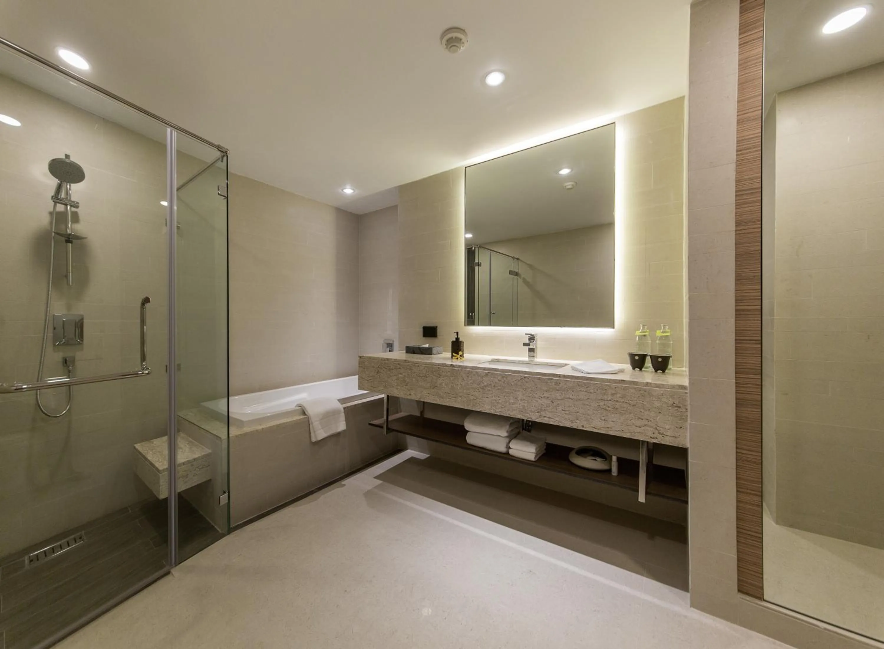 Shower in LiT BANGKOK Residence